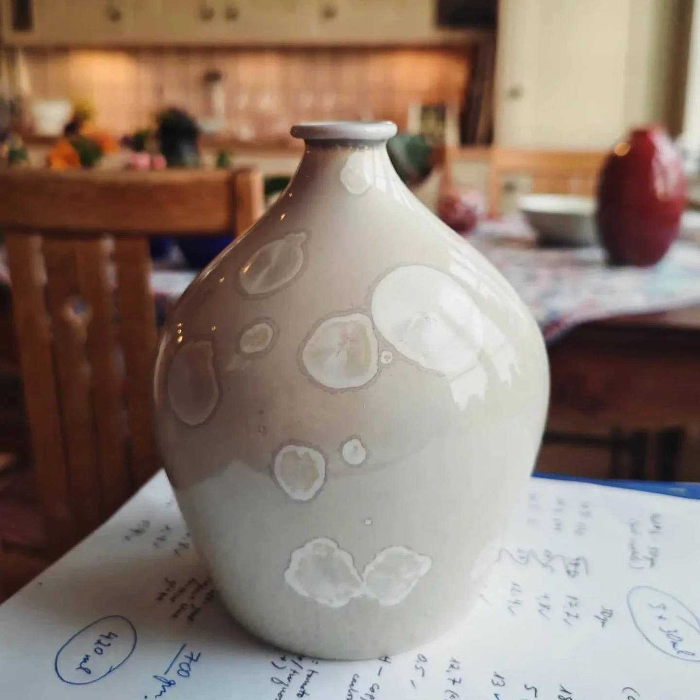 - Luna -
Winter 2025
Our Sky Guardian with crystal kraters, protecting us from cosmic storms
.
.
.
#porcelain #ceramics #pottery #handmade  #ceramicart #crystallineceramics  #crystallineglaze #porcelainart  #studioceramics #contemporaryceramics #crys