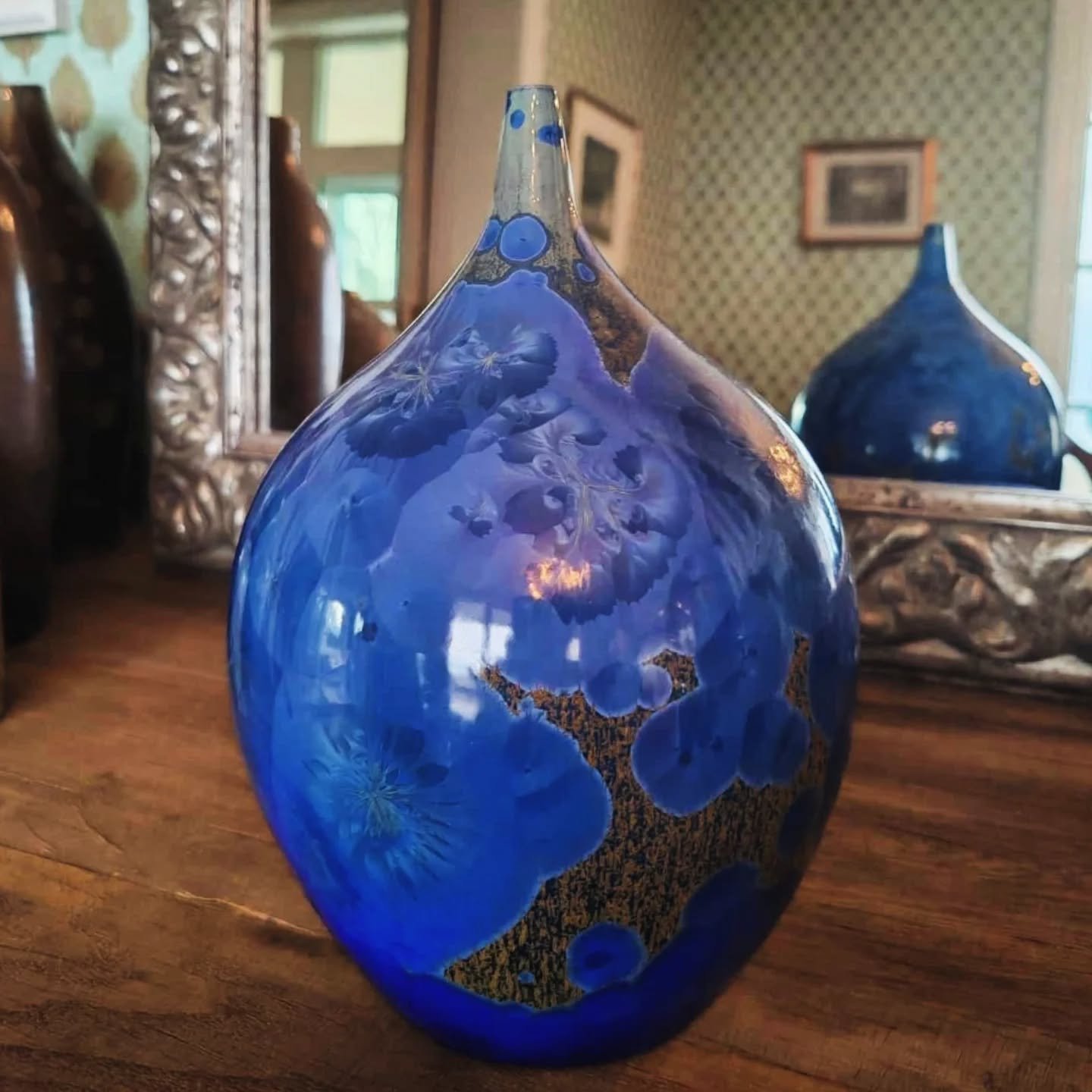 - Den Bl&aring; Timen - 
Sommer 2025
Snart kommer jula til Bl&aring;fjell! 23. dagen i Bl&aring;fjell
.
.
.
#porcelain #ceramics #pottery #crystallineceramics  #crystallineglaze