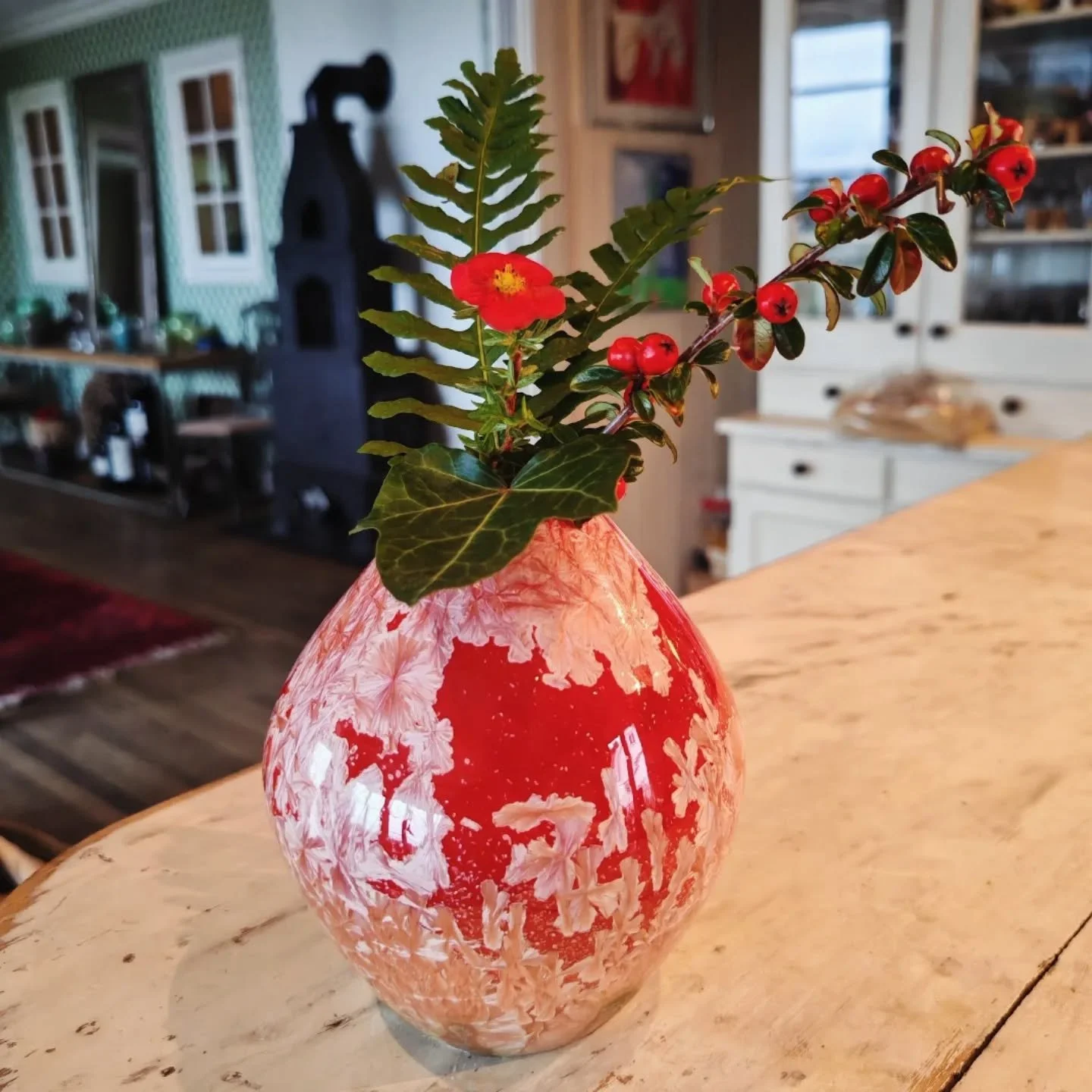 - Mormor -
Winter 2025
Romjulen har n&aring; falt til ro og ny julepynt gj&oslash;r seg kjent
.
.
.
#porcelain #ceramics #pottery #crystallineceramics  #crystallineglaze