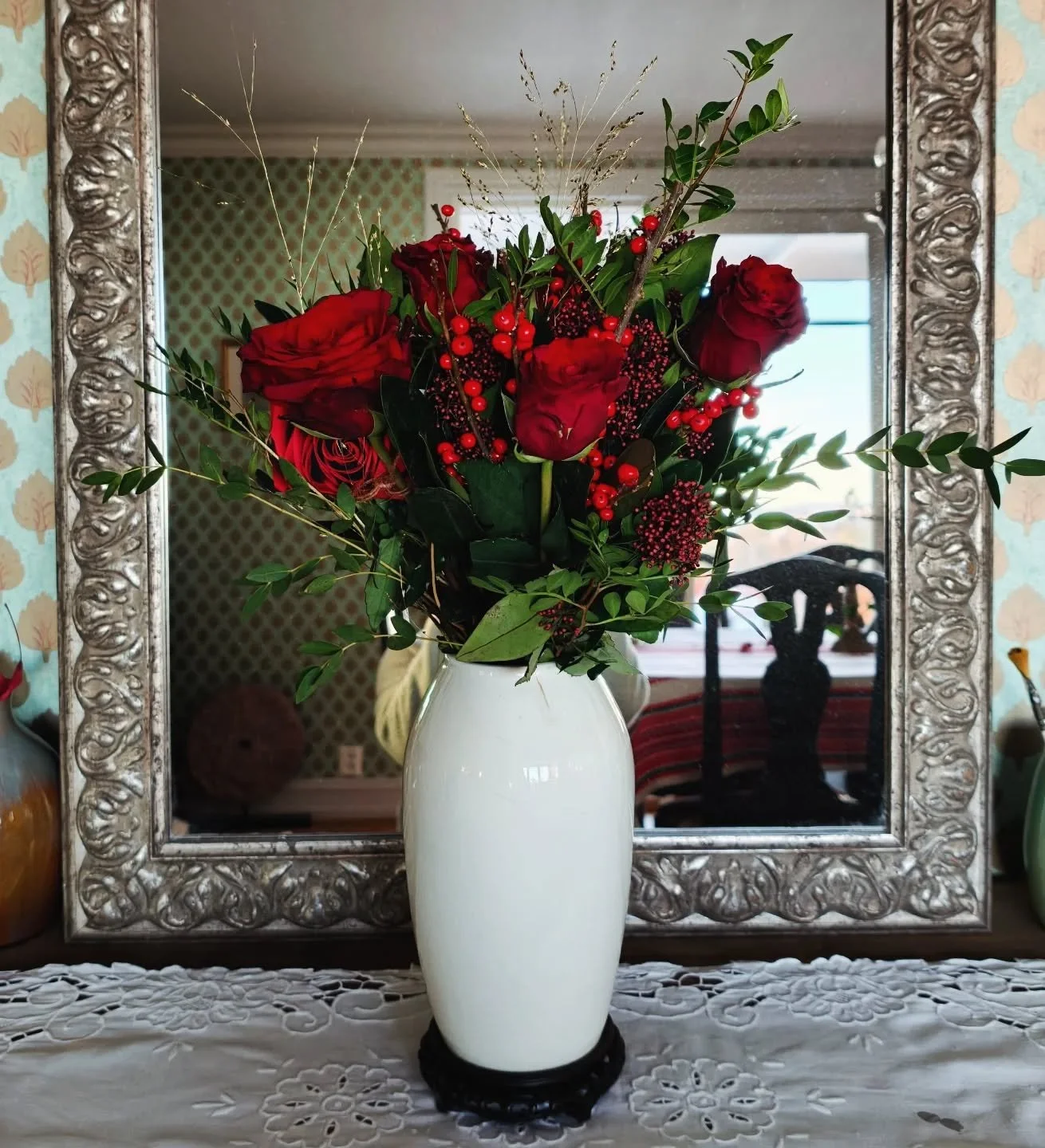 - Elegance -
Spring 2025
The perfect pairing of flowers and porcelain displayed
.
.
.
#porcelain #ceramics #pottery #crystallineceramics  #crystallineglaze