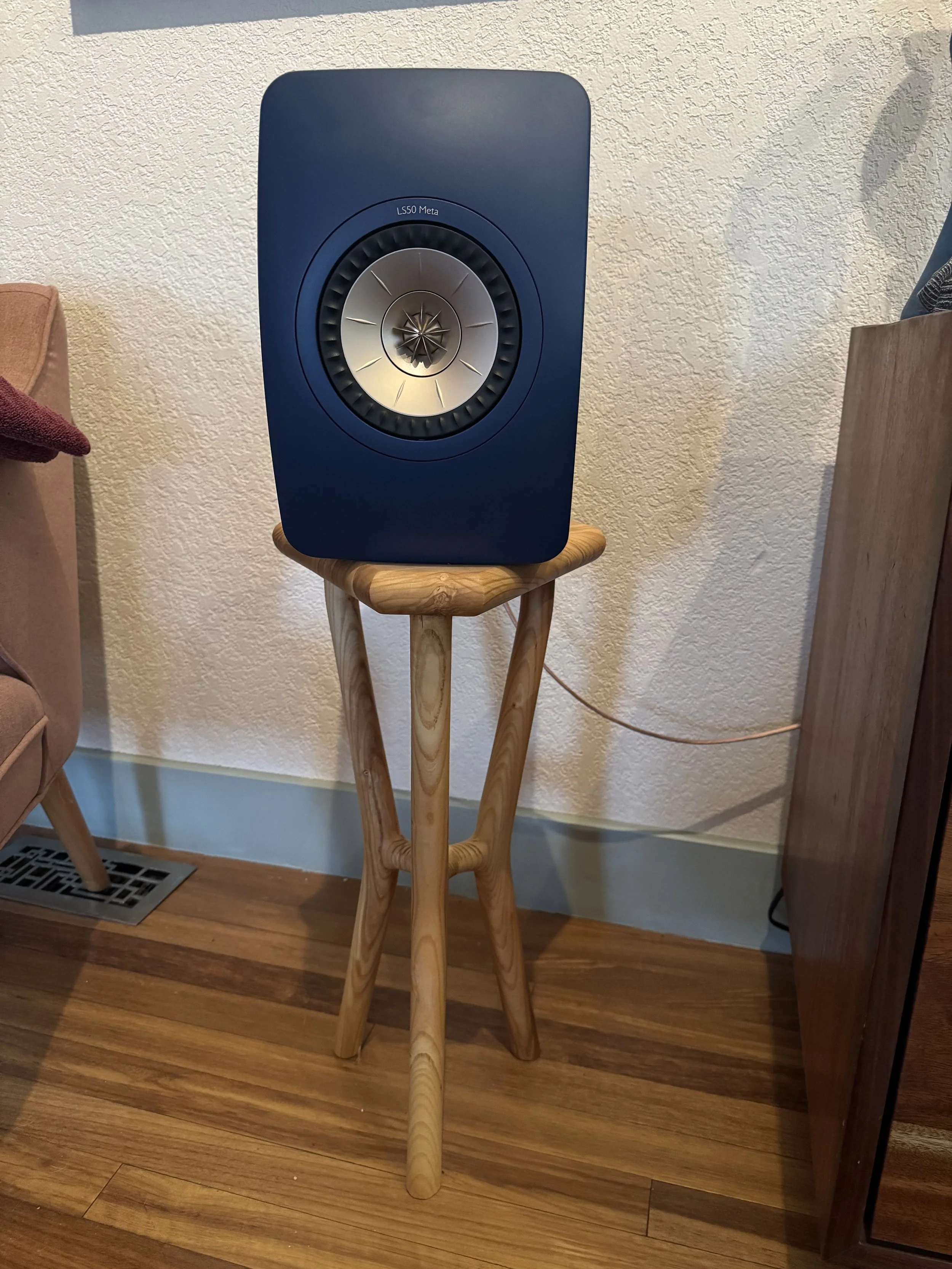 speaker stand.jpg
