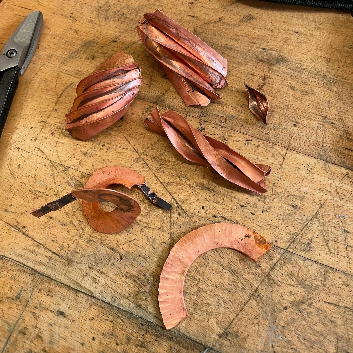 More copper samples from the fold forming course I did a couple weeks ago. I&rsquo;m so glad I got to take part as it led me to a piece that I will be showcasing next week @cutlershall.london during @londoncraftweek as part of @bishopsland_educationa