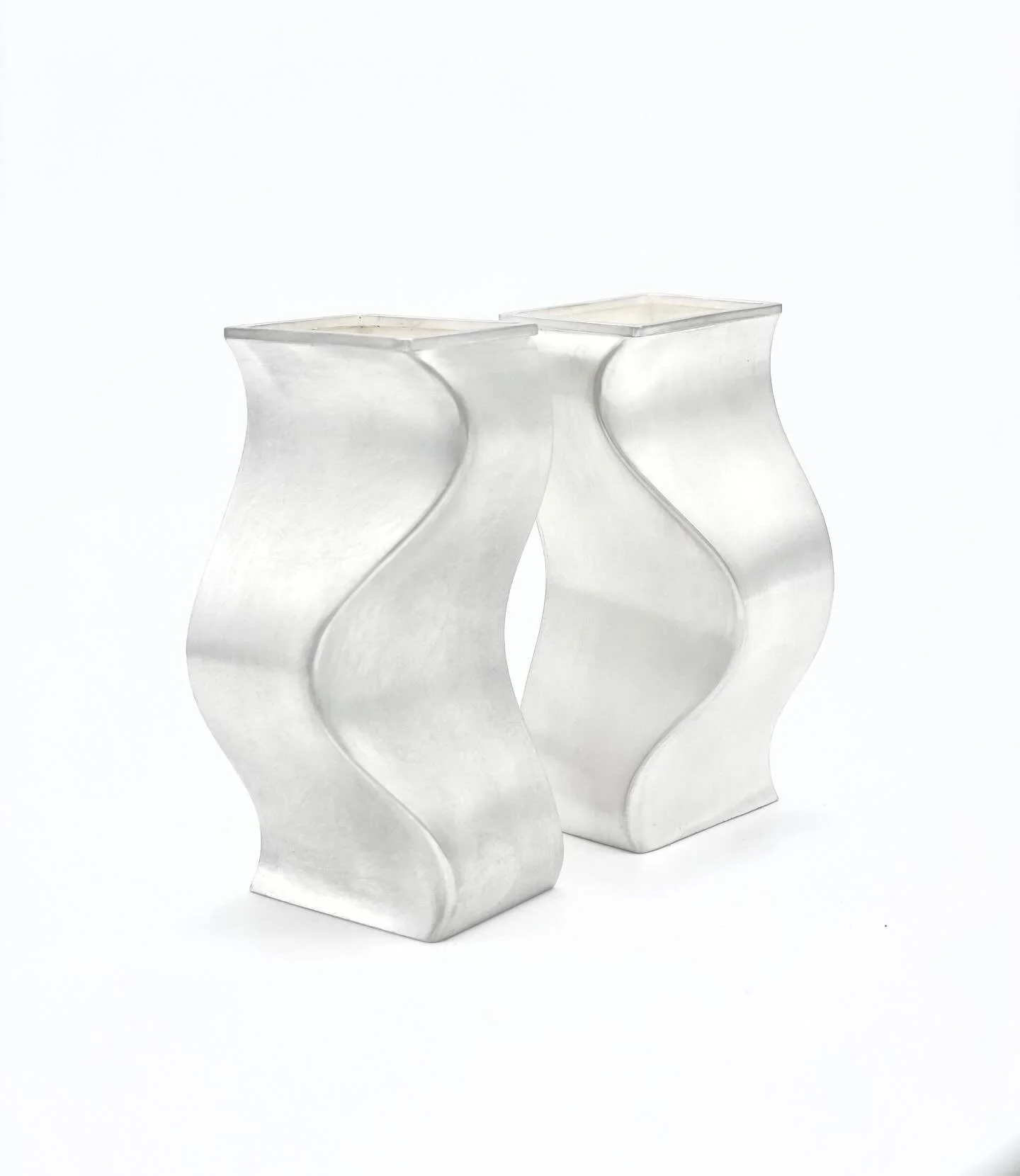 ⚪️ The Sister Silhouette Vases from my Define Transition collection. I love playing with the way they fit together and express a sense of wholeness. ⚪️

#silversmith #silvervase #handmadecraft #flowervase #sterlingsilver #homedecor #homeware #silvers
