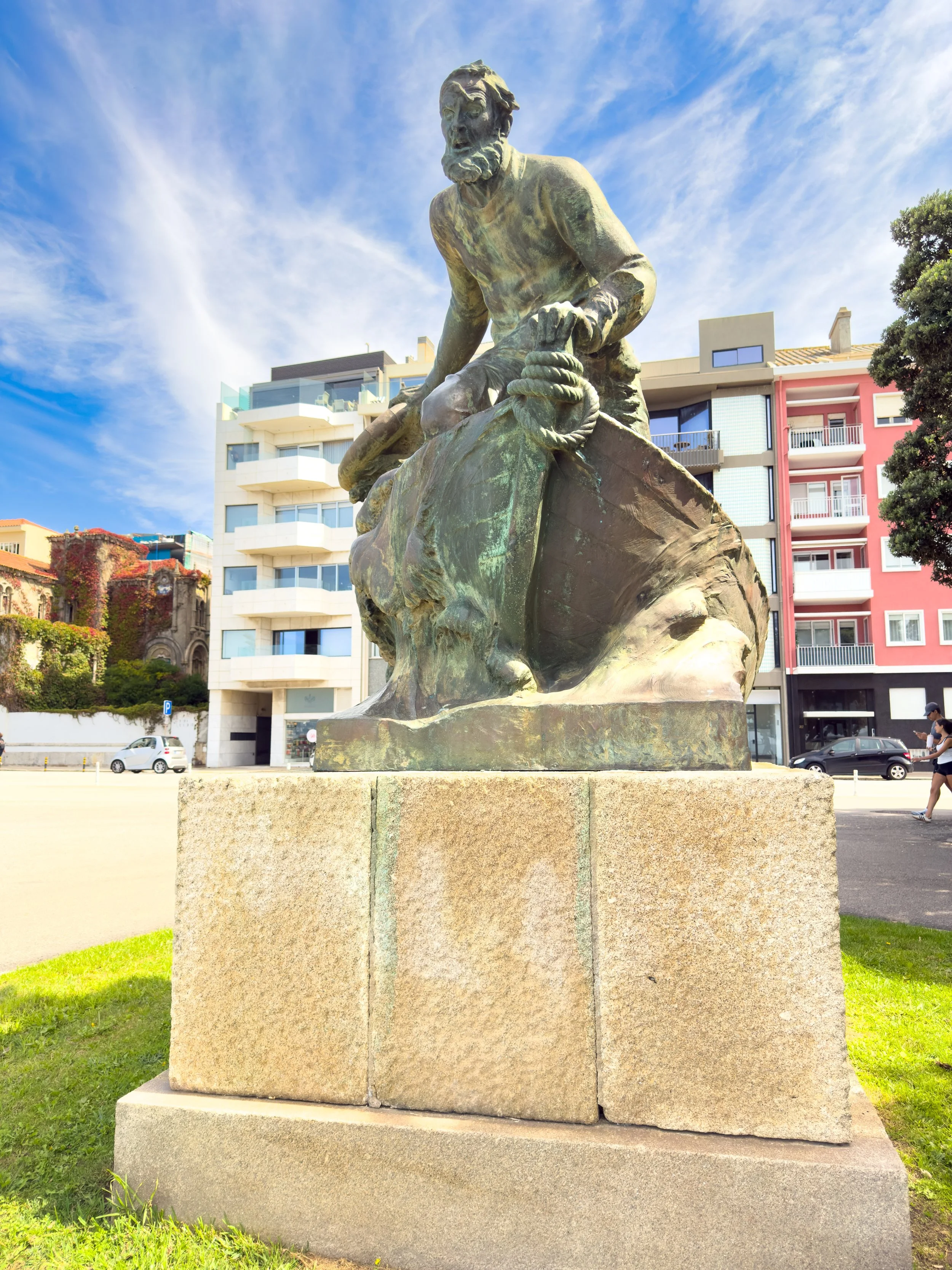Statue called Homem do Leme (The Helmsman) is prominently situated right on the seaside promenade of Avenida de Montevideu in the União das Freguesias de Aldoar, Foz do Douro e Nevogilde, overlooking the Atlantic Ocean