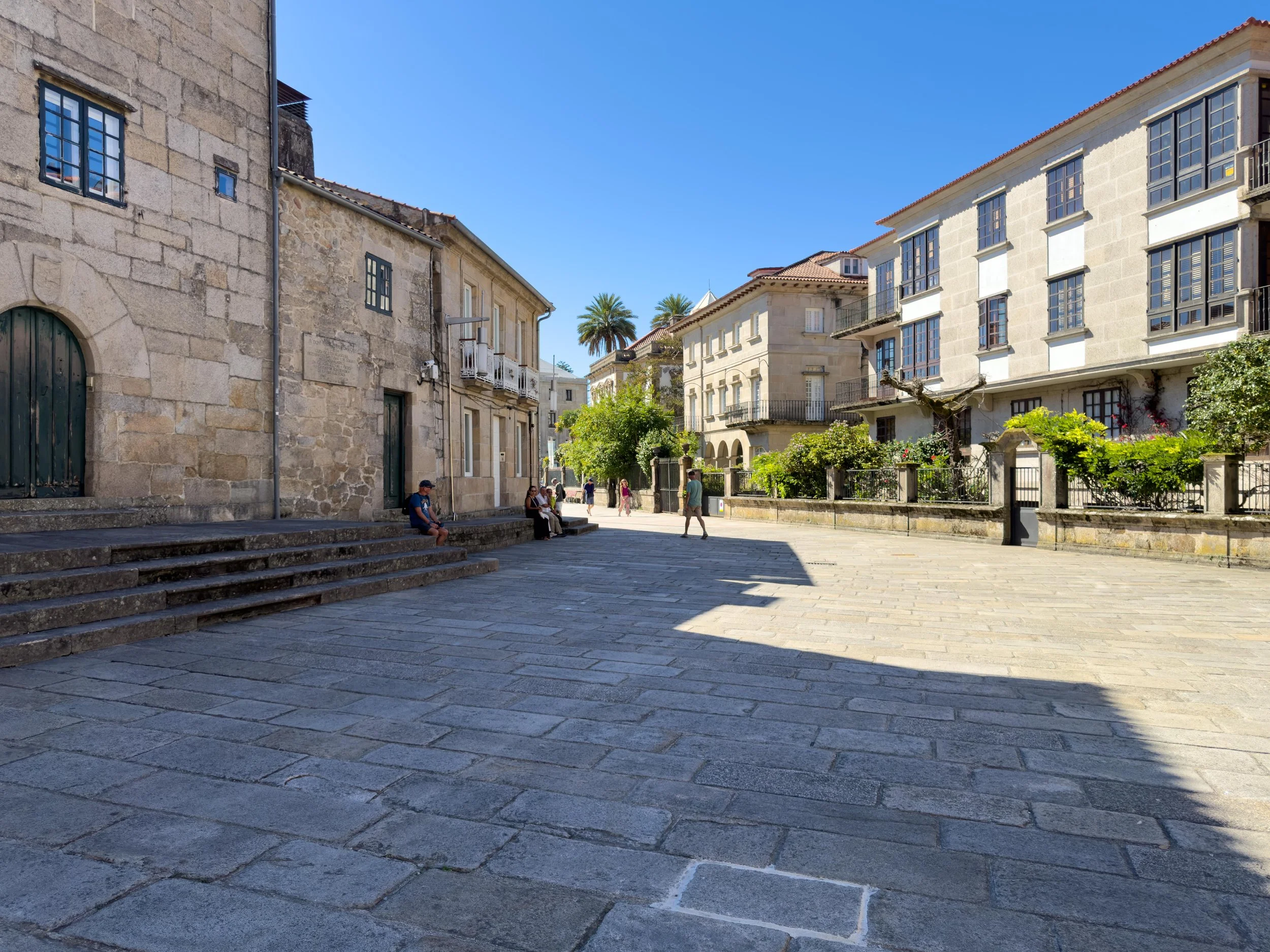 Walking around Pontevedra in search of refreshments and food.