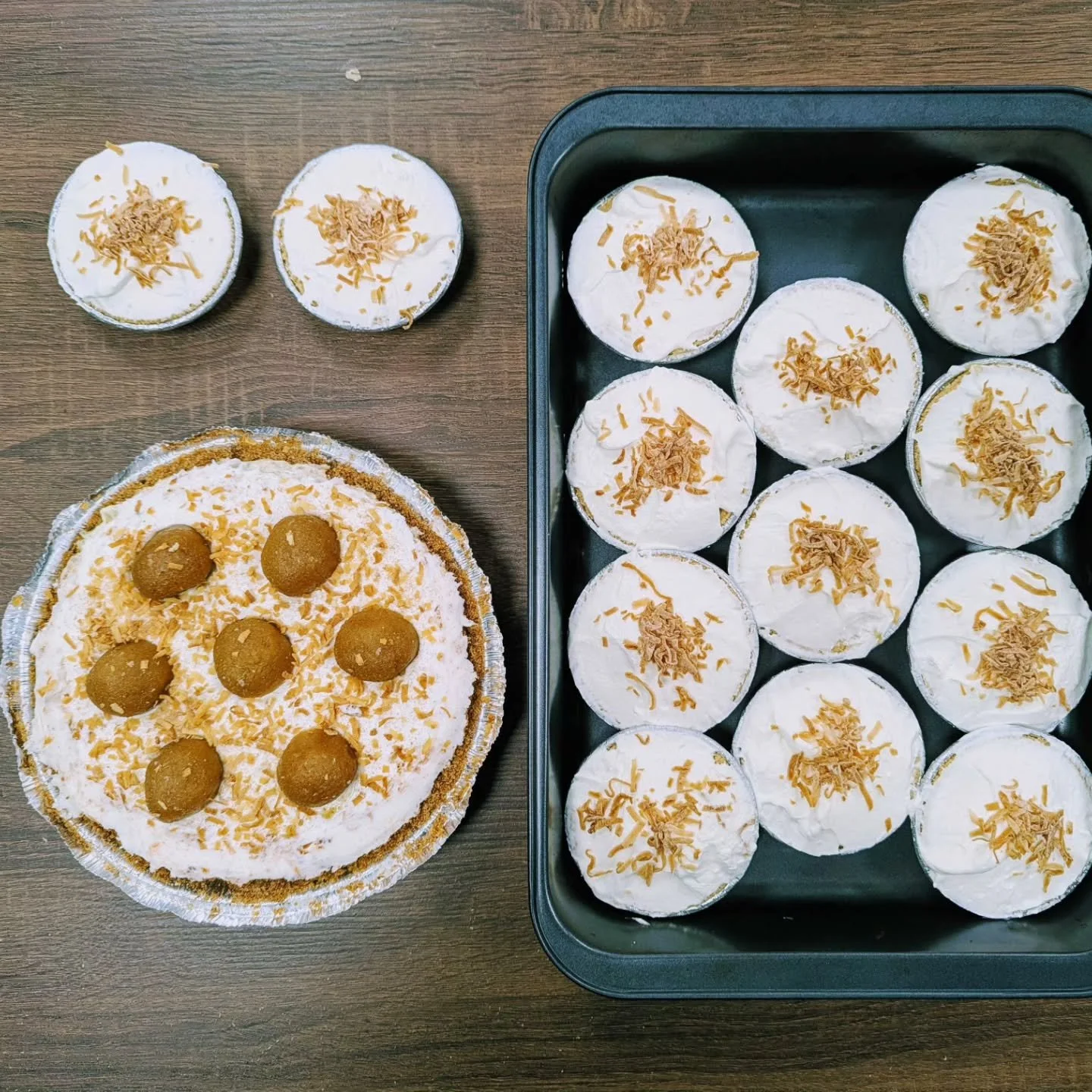Today, we're celebrating both pi (the number) and pie (the dessert)! 🔵 🥧Galateans across our offices made us proud with their pies (and cake!) that are just as infinite in their deliciousness! #piday #pieday #pi&pie #galabakers