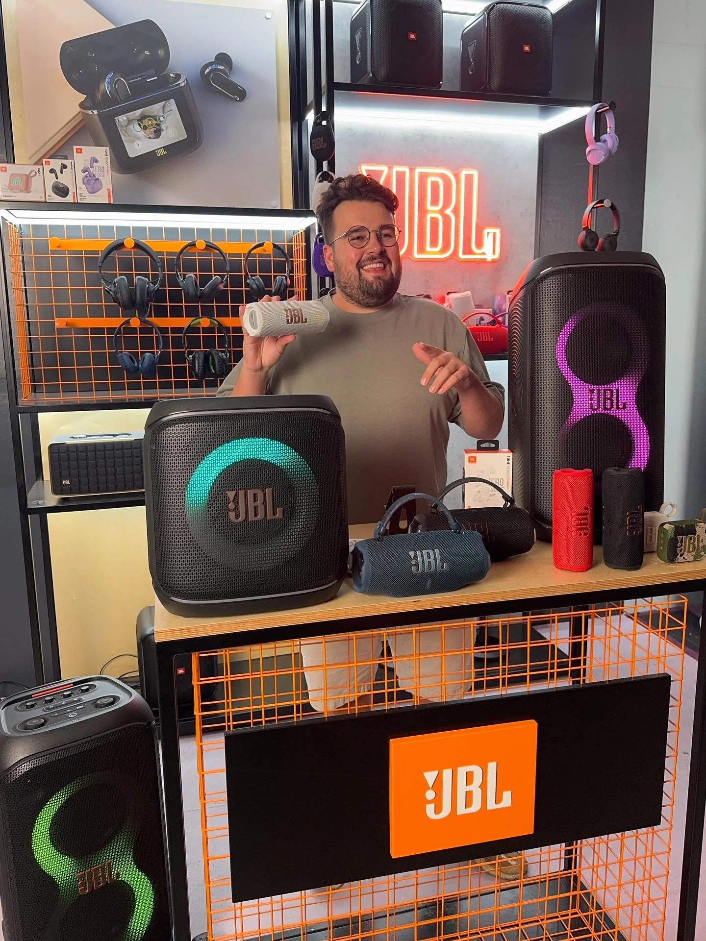 🎥 August 25&rsquo; Work 🎥

1. Summer wrapped livestreams with @jblaudio_uk 🔊
2. Producing &amp; presenting in the North for @homeinspireuk 🏡
3. Talking all things coffee with @gaggiacoffeeuk ☕️
4. Hosting duties at the Oulton Duathlon 2025 with @