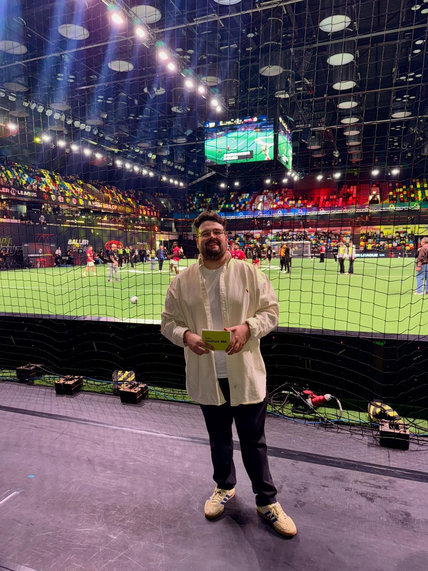 🎥 December 25&rsquo; Work 🎥

1. Match Day 8 @ballerleagueuk with @philipsuk ⚽️🪒
2. Hosting duties at Run Media City Xmas 5k &amp; 10k with @runthroughuk 🏃🏻🎄
3. Presenting The Mega Money Live Christmas Special for @meccabingo 🎤🎅🏻
4. Cyber Mon