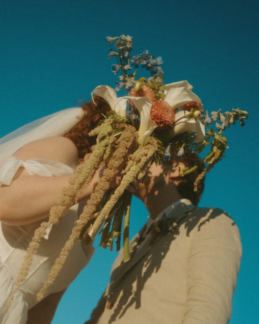 Highly recommend sneaking away from your wedding to the nearest little beach to take photos with your lover! 🥹