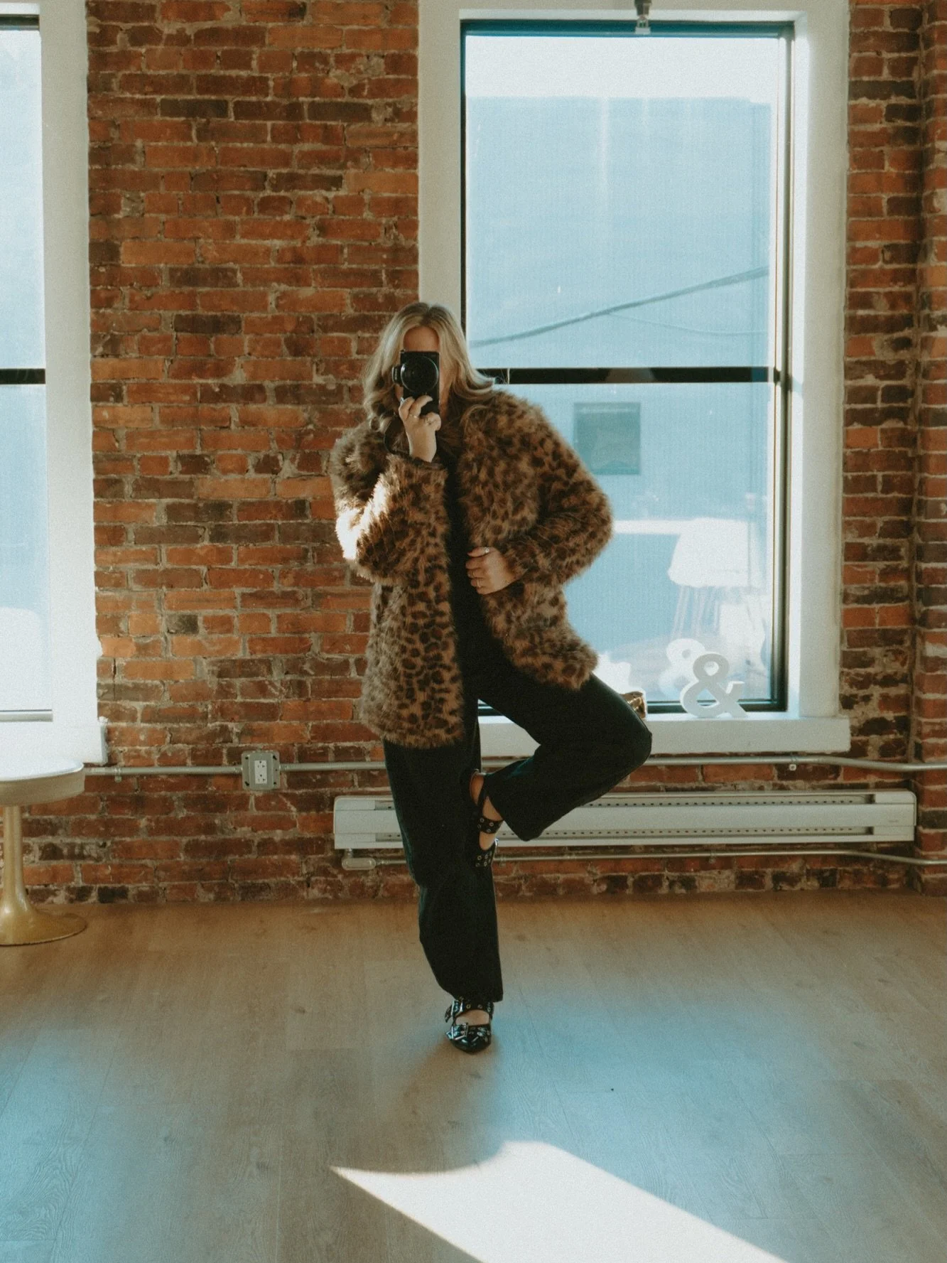 2026 new year, same person. 🪩

If you&rsquo;re looking for stiff, overly posed photos&hellip; I&rsquo;m not your photographer.
 I&rsquo;m here for the real stuff - tiny weddings, big feelings, quiet vows, the moments that make you say &ldquo;holy sh