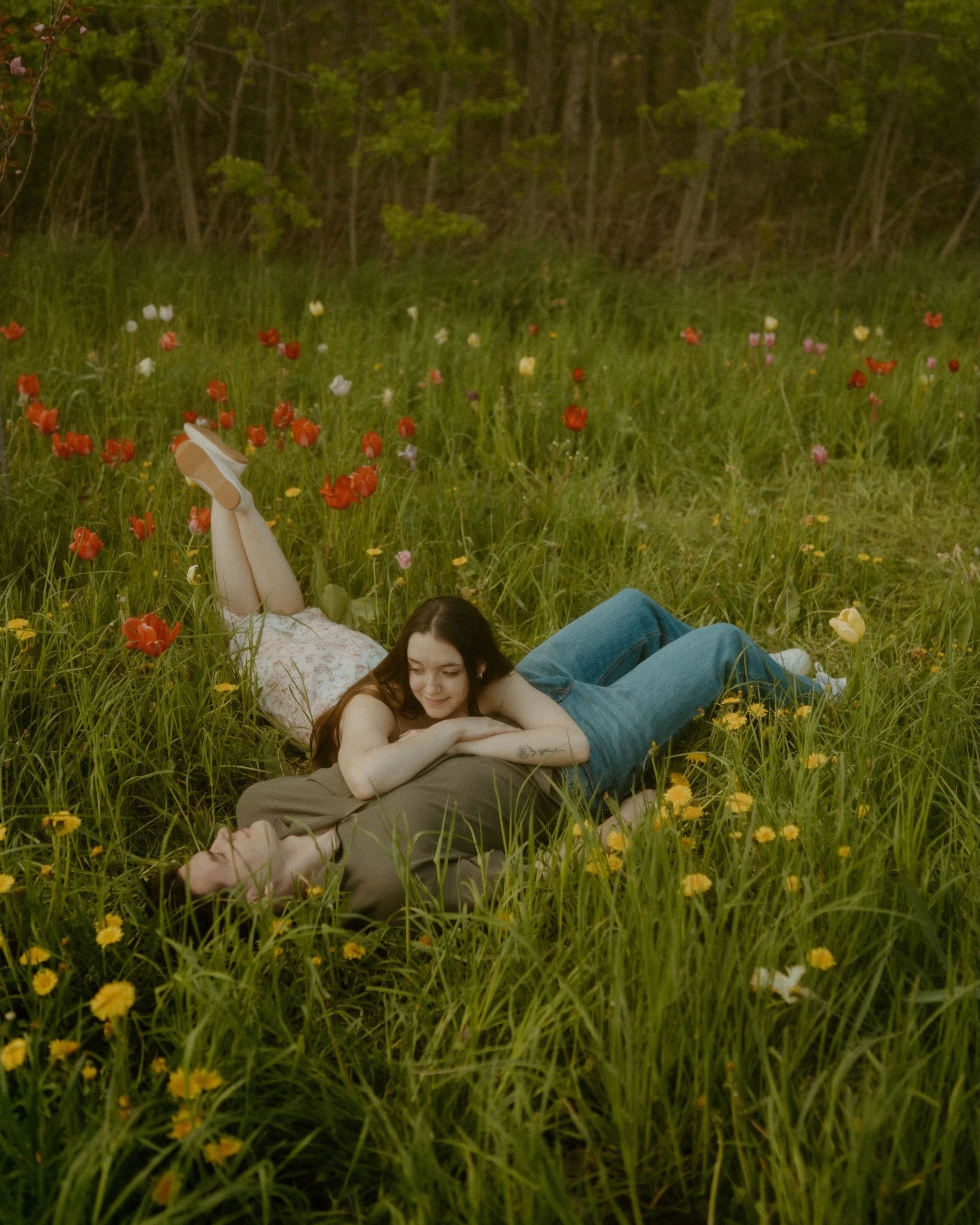 At the greenhouse with Bella and Scott 🌷🥹 

The sweetest couples session full of love! The sun even came out for a little bit 🌞 

The pictures can do all the talking here!!!!