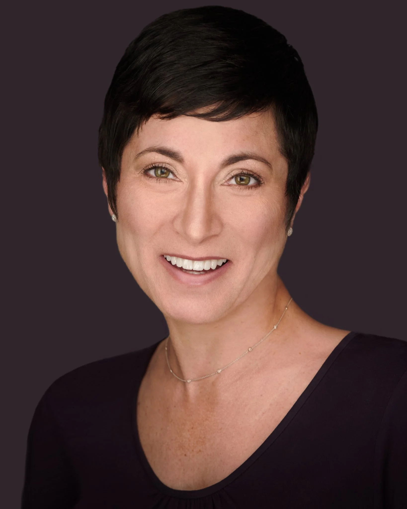 Portrait of the founder, Elise, a middle market private equity veteran turned part business coach, part executive confidante.