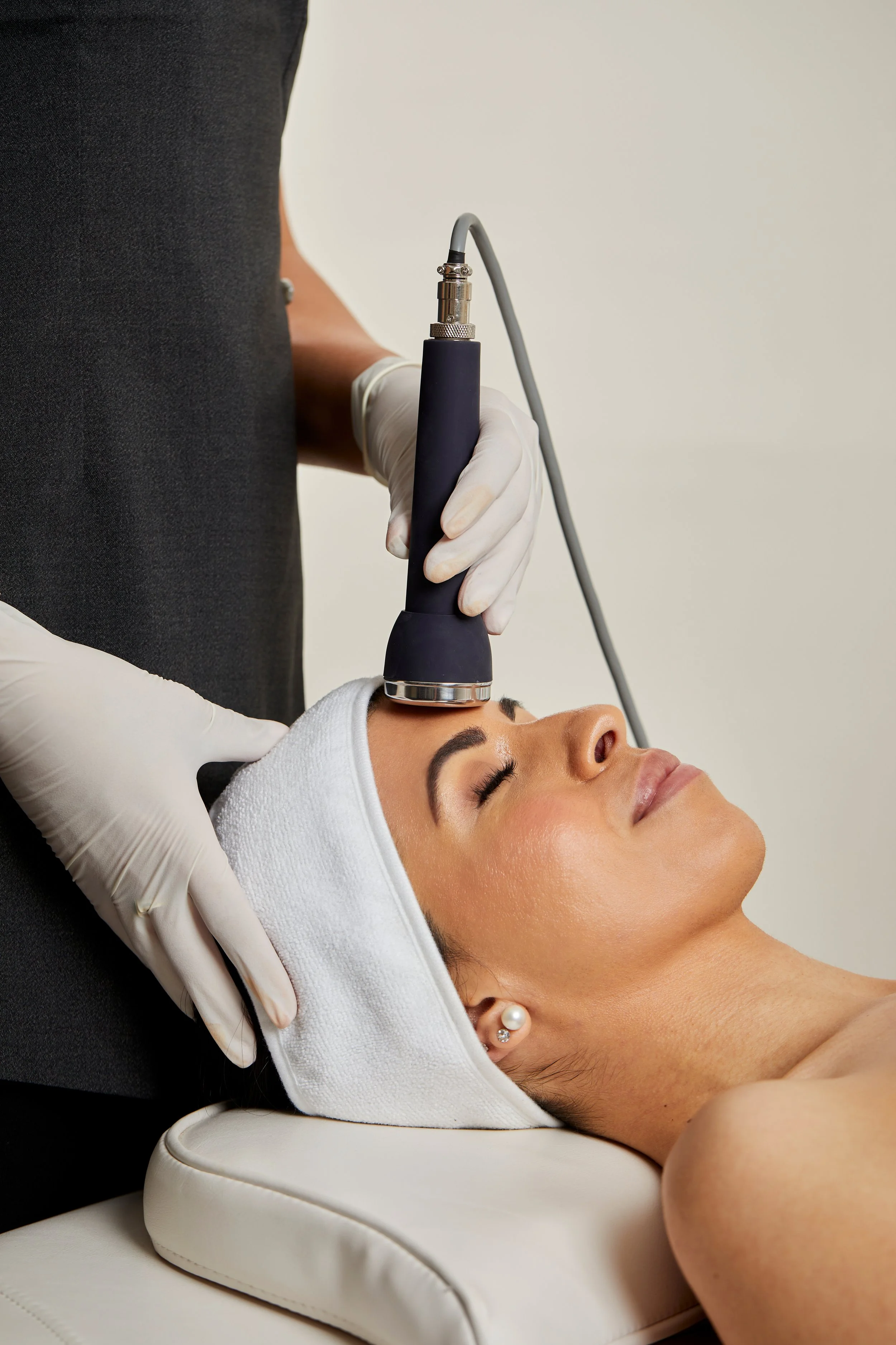 Sonophoresis ultrasound product infusion treatment for hydrated, refreshed skin at Harmony Body Contouring Canberra