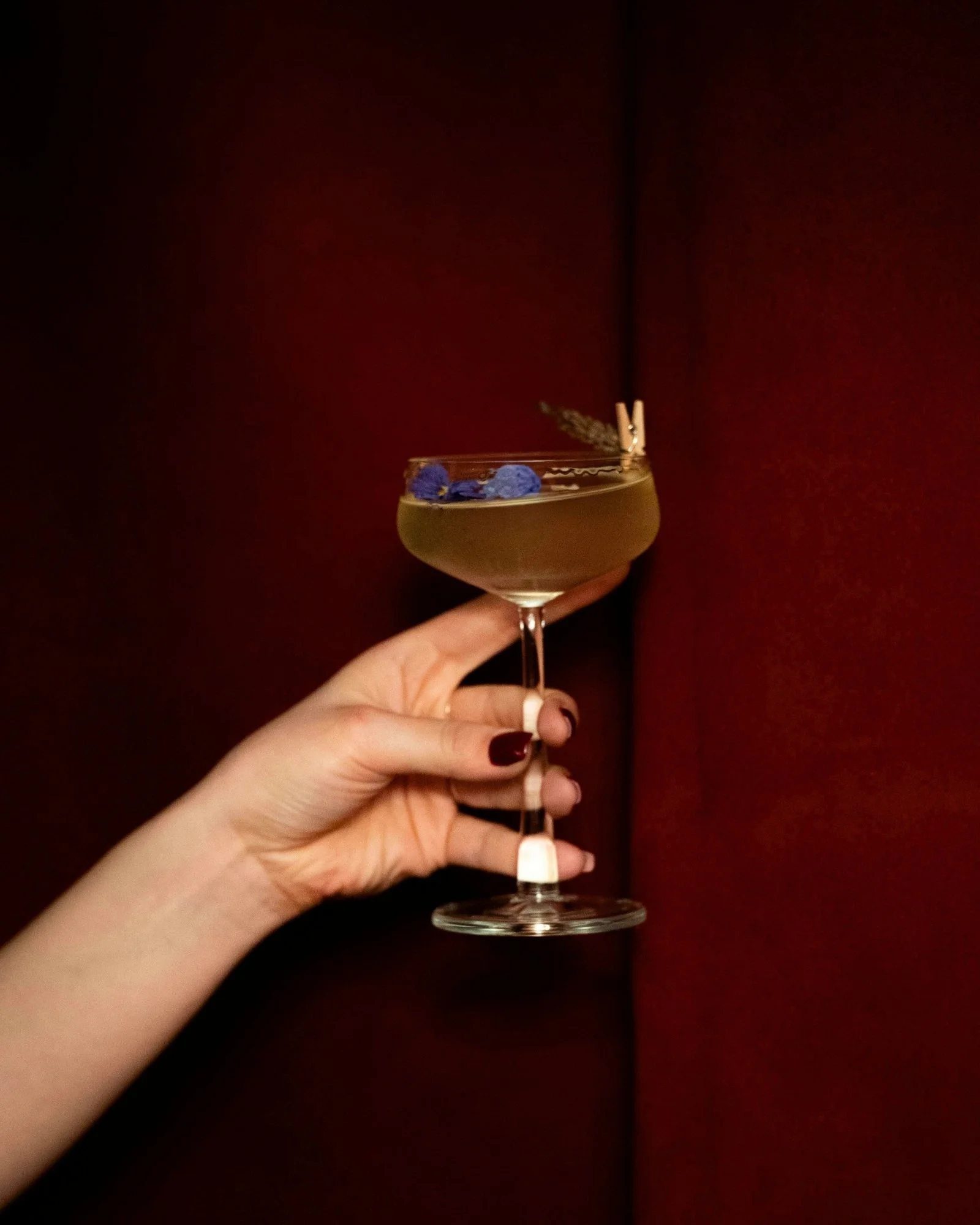 A cocktail in hand just makes the night move a little differently 🍸

Meet us at Side Eye and stay for another round.