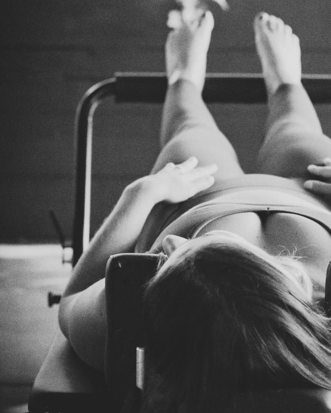 De dagen na kerst voelen vaak leeg en vol tegelijk. 
Vol gegeten. Vol hoofd.
En toch: behoefte aan frisse lucht, structuur en iets voor jezelf.

In januari kun je doorgaan of starten met Reformer Pilates in the Wild.
Niet omdat het moet, maar omdat h