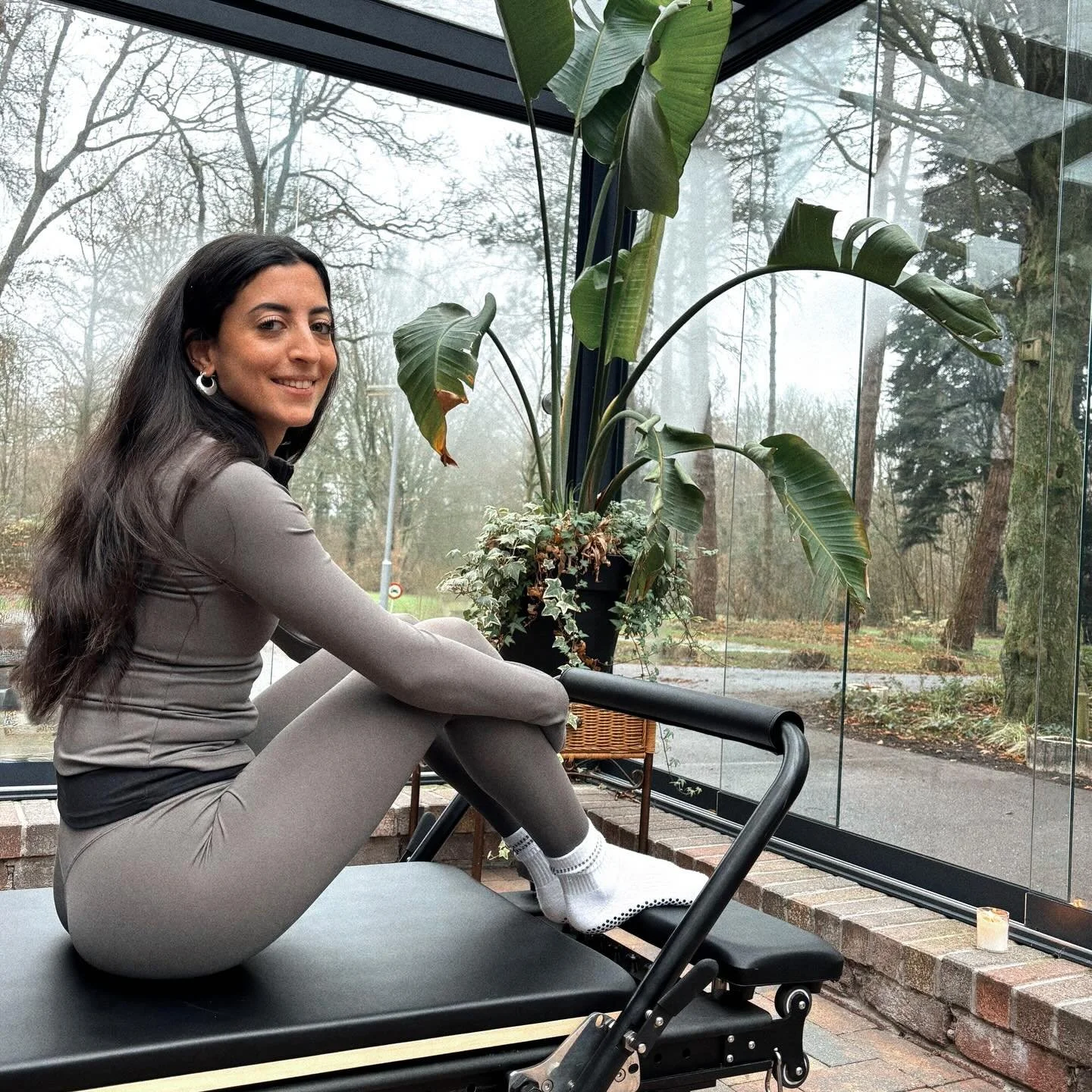 BIG NEWS: Vanaf januari mogen wij ook (met heel veel trots) ook Mayar toevoegen aan ons Backyard team. 

En ja, daar zijn we mega blij mee!  Mayar is Backyard-energie: rustig, sterk, warm en met aandacht. Ze geeft al ruim een jaar Reformer Pilates en