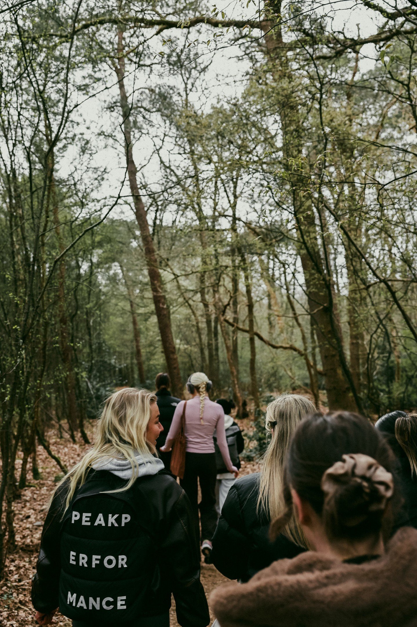 First edition of Forest Hike &amp; Pilates 🌿✨
And honestly&hellip; this is one of those you almost want to keep to yourself

Between the trees, fresh air, a little silence, and space to connect with your body and each other. 
This is exactly why we 