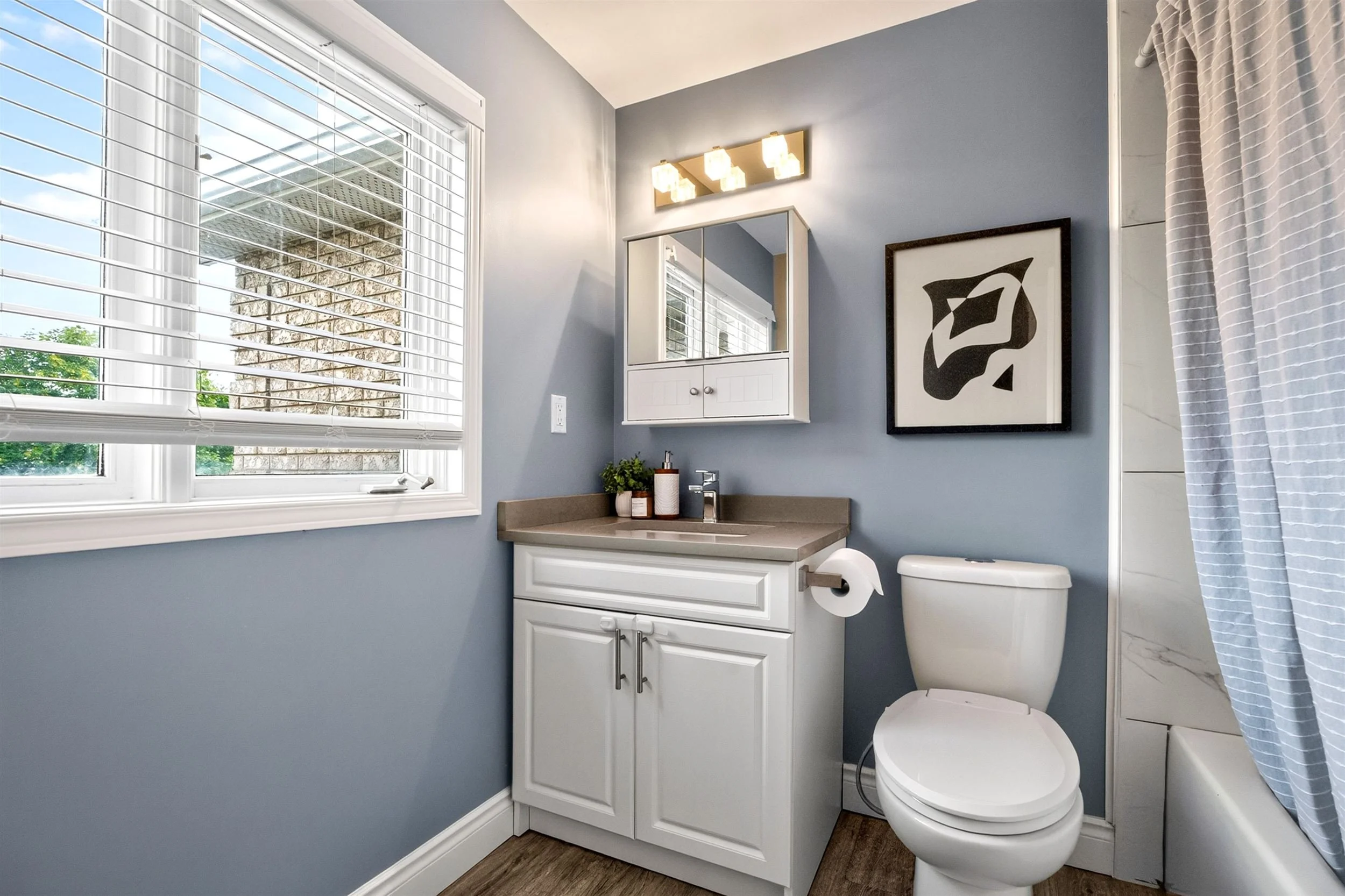 21-Bathroom.jpg