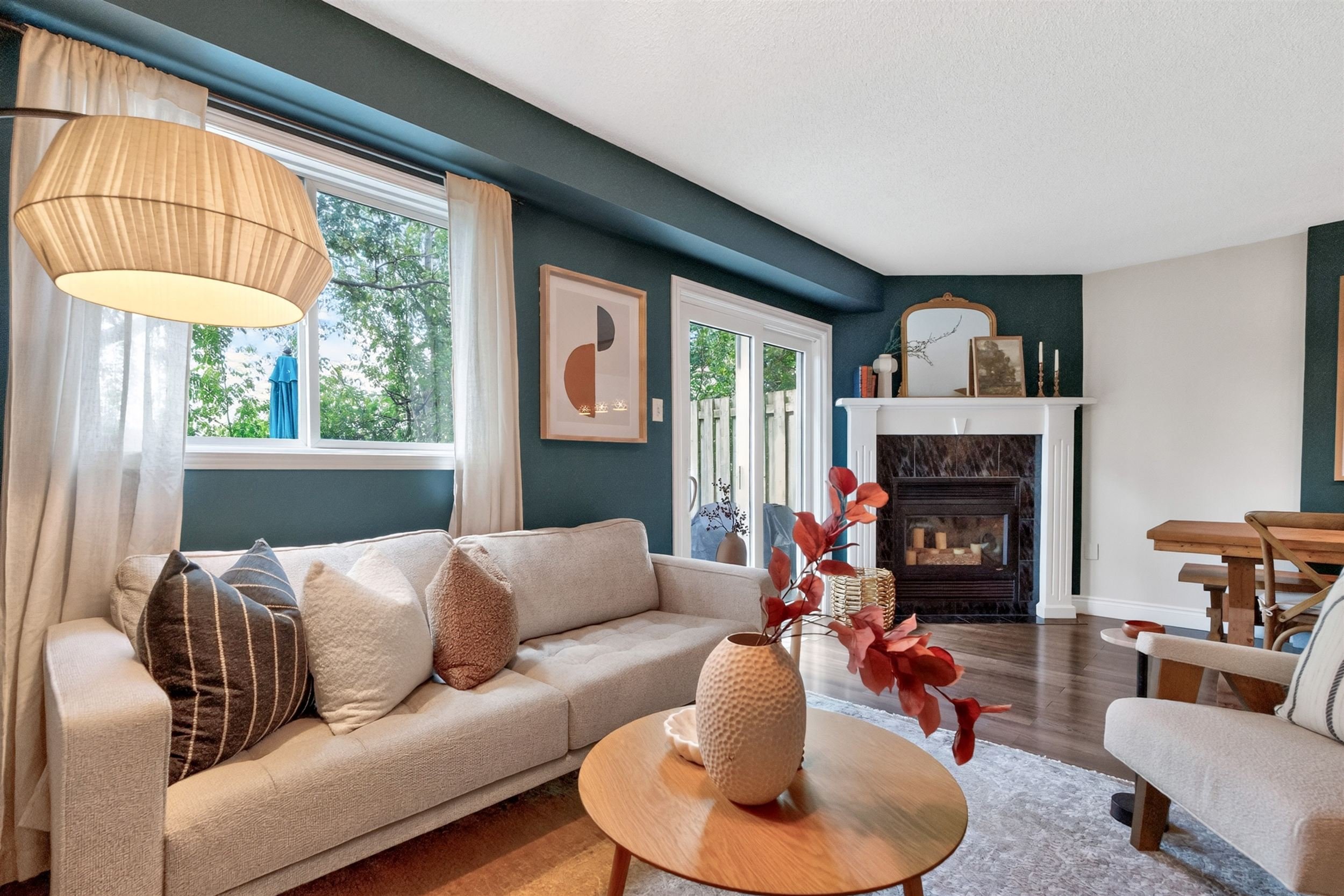 13-LivingRoom-3.jpg