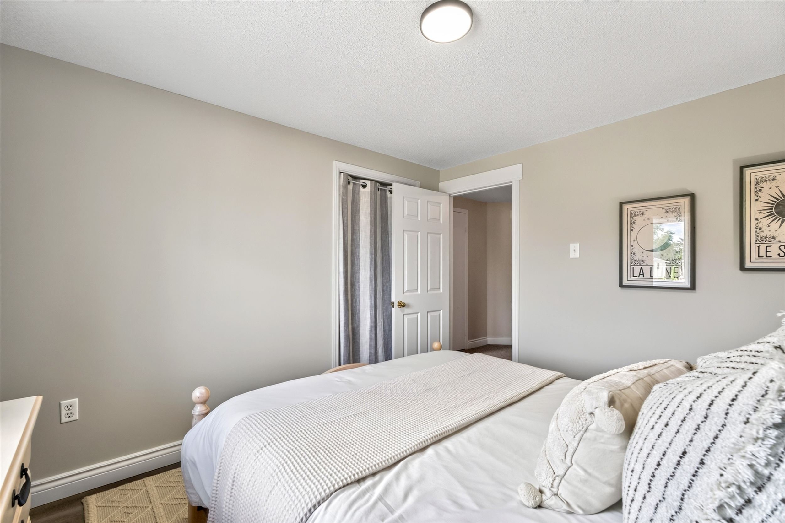 20-Bedroom4-1.jpg