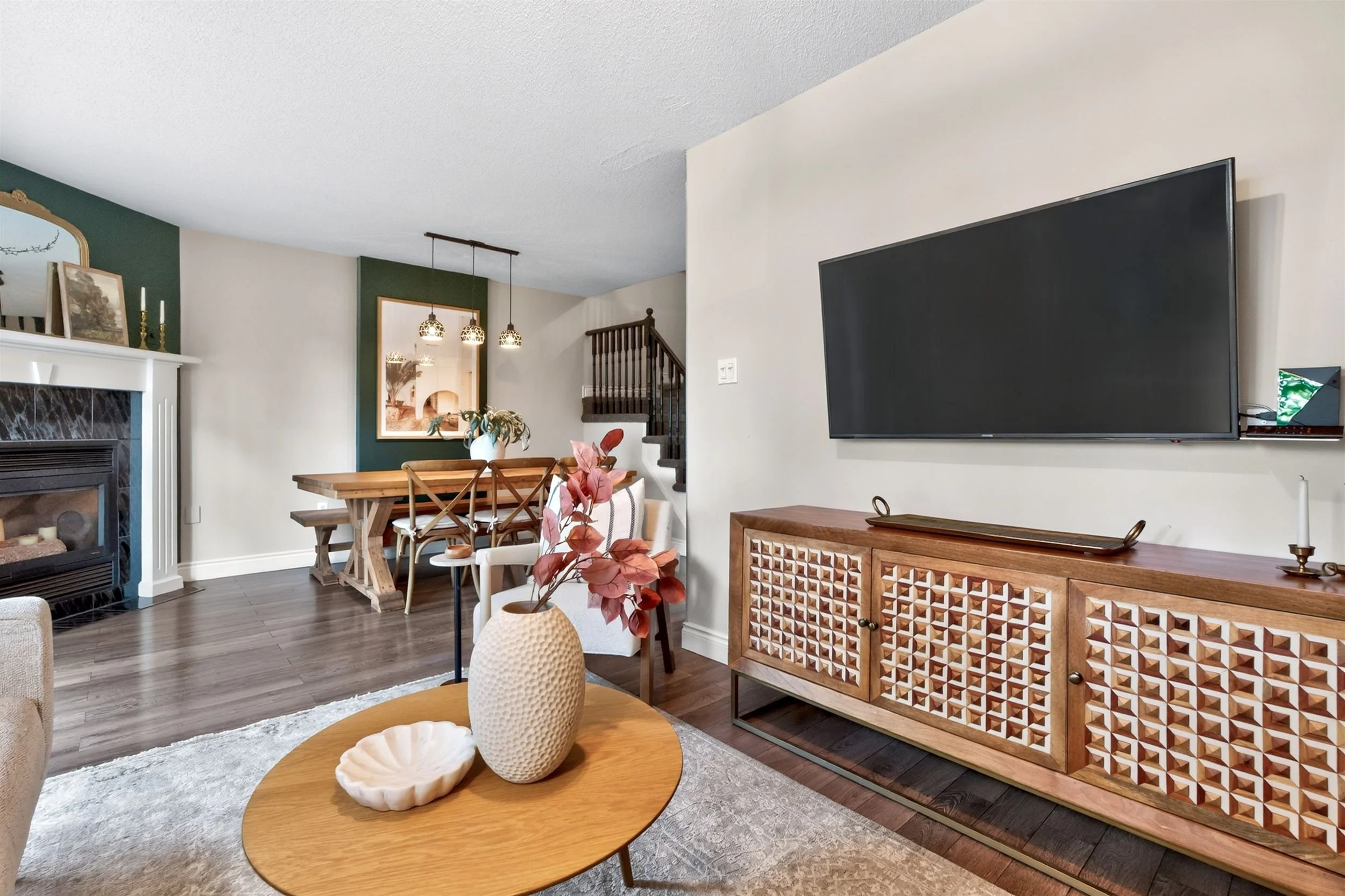 14-LivingRoom-4.jpg