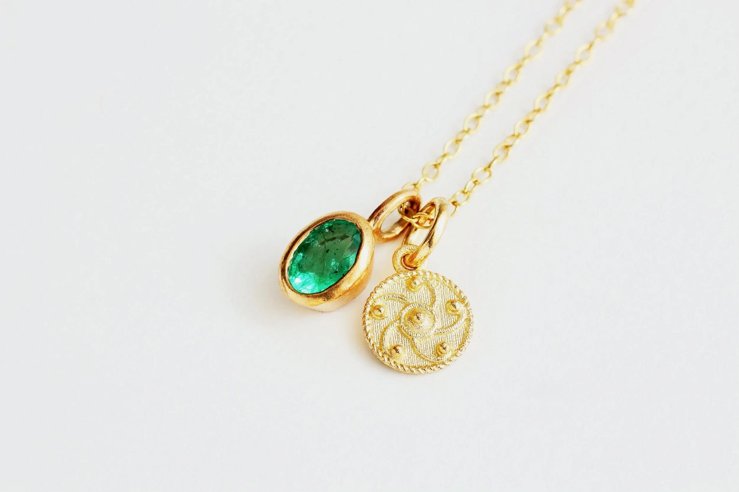 EmeraldOvalBelakaifunan9ctNecklace2.jpg