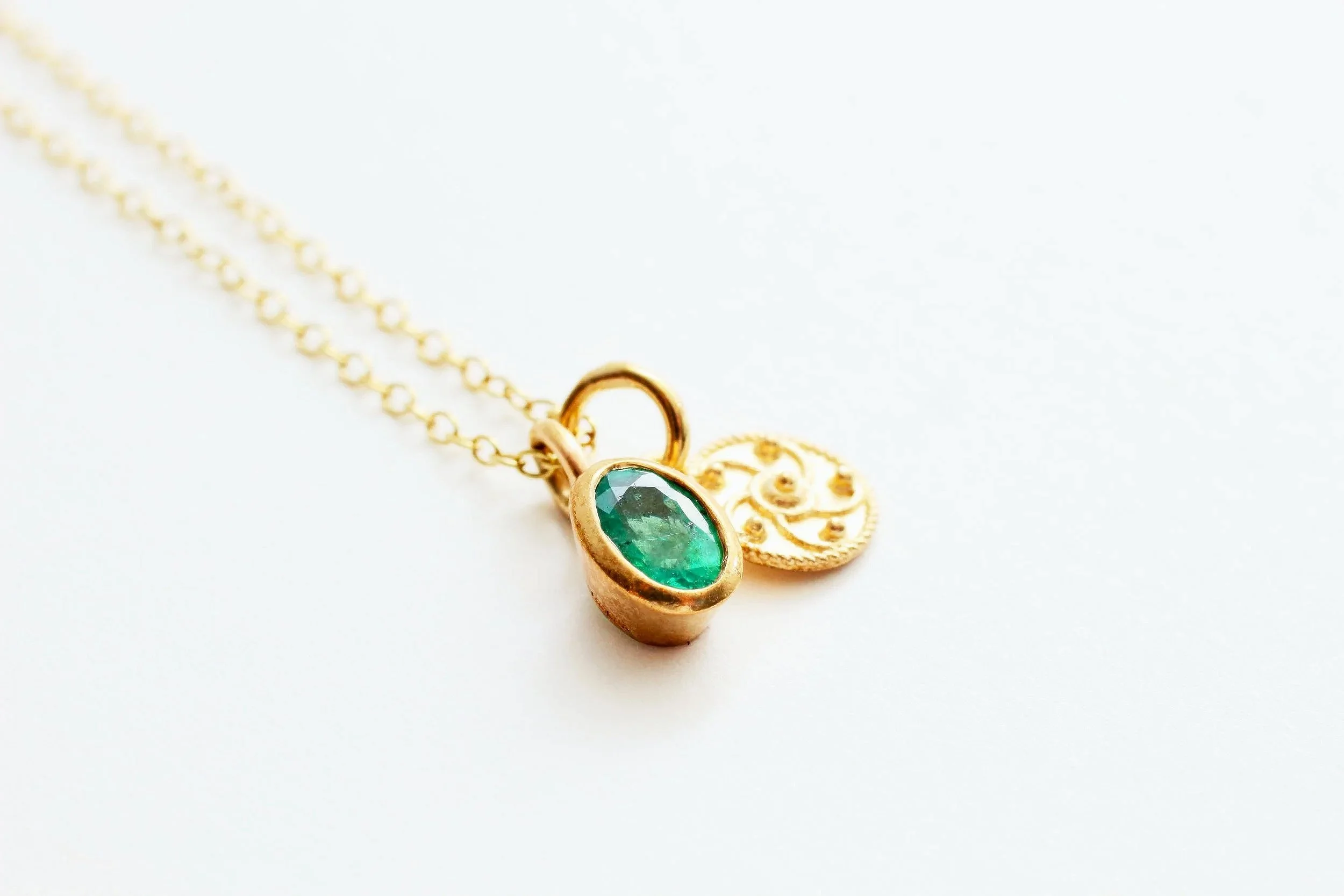 EmeraldOvalBelakaifunan9ctNecklace1.jpg
