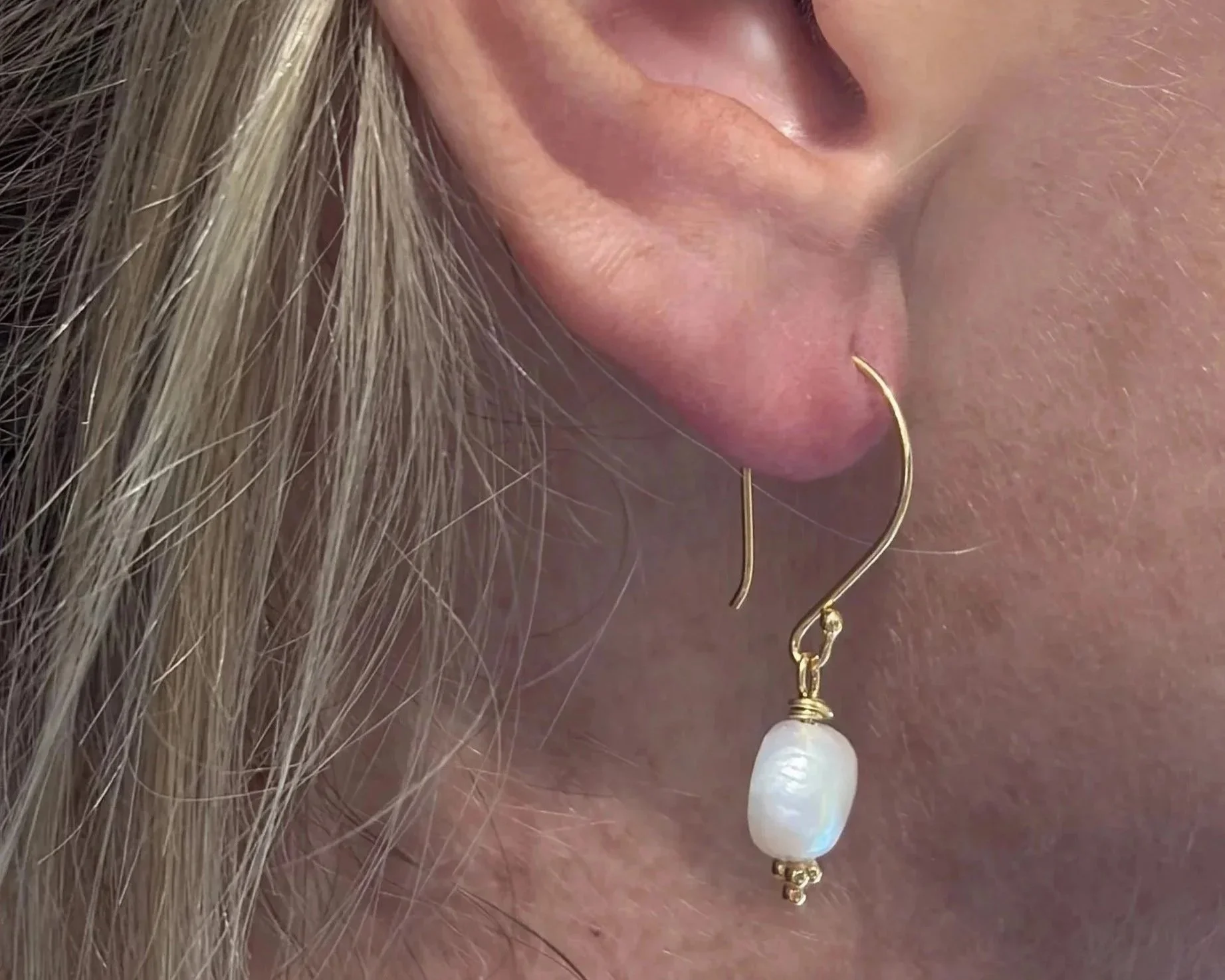 Pearl%25252BGV%25252BHook%25252Bon%25252Bmodel.jpg
