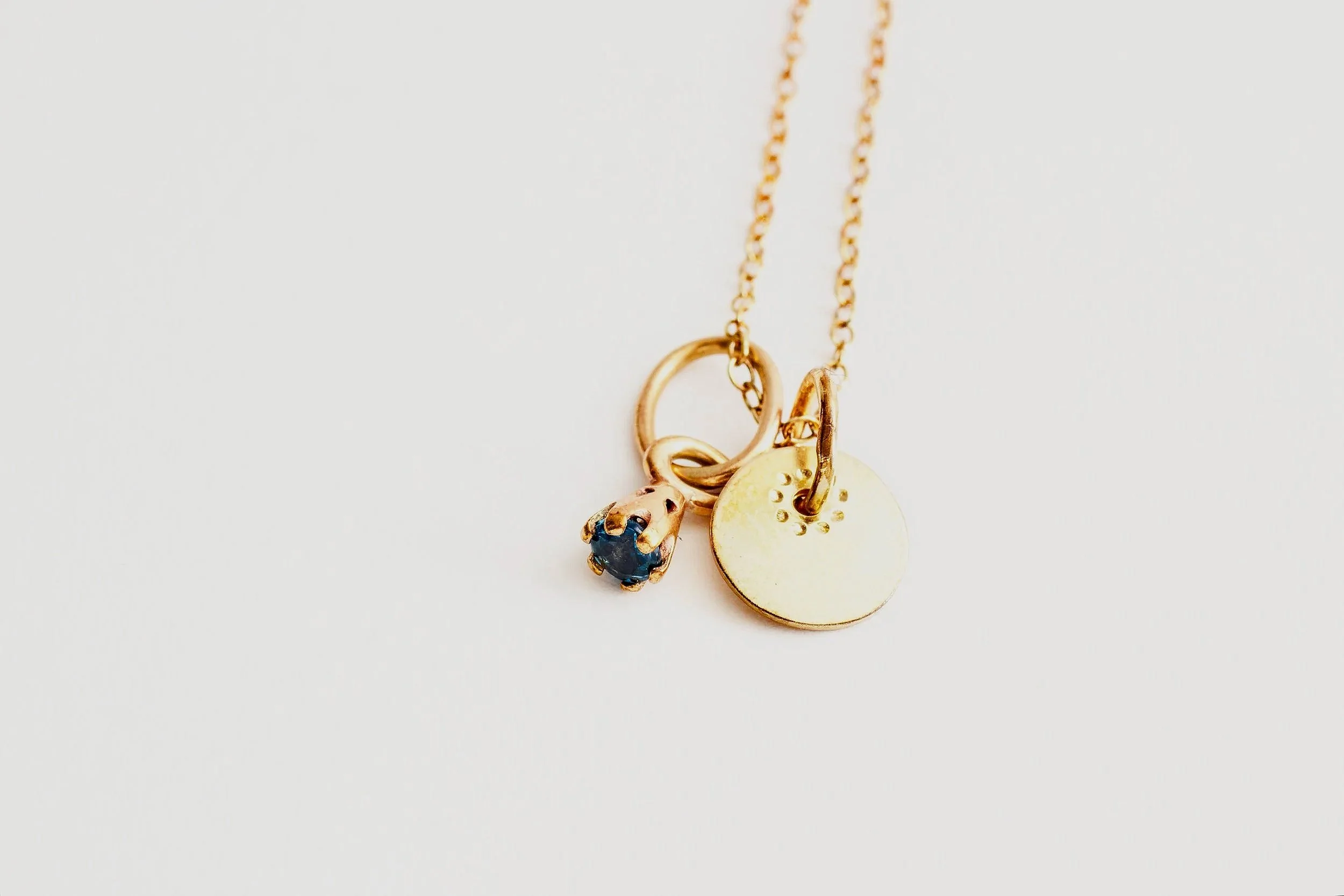 BlueTopazBelak9ctNecklace1.jpg