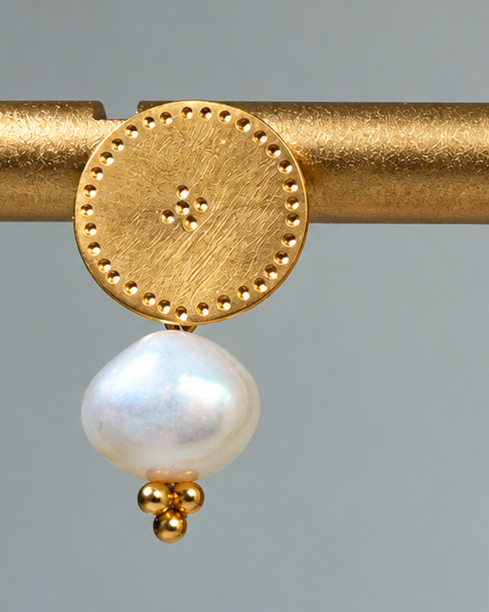 Gold%252Band%252BPearl%252BEarrings%252Bon%252Ba%252BStand.png