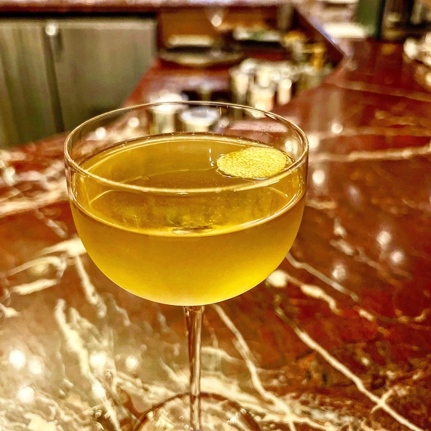 A beautiful space, a dream team, an exceptional cocktail menu&hellip; of course @theredroombar at @printempsnewyork is 💯

1️⃣ Hildreth&rsquo;s Room: a bijou riff that&rsquo;s a real jewel 💎 

2️⃣ Kaf&eacute; Negroni: a rare Haitian coffee that you 