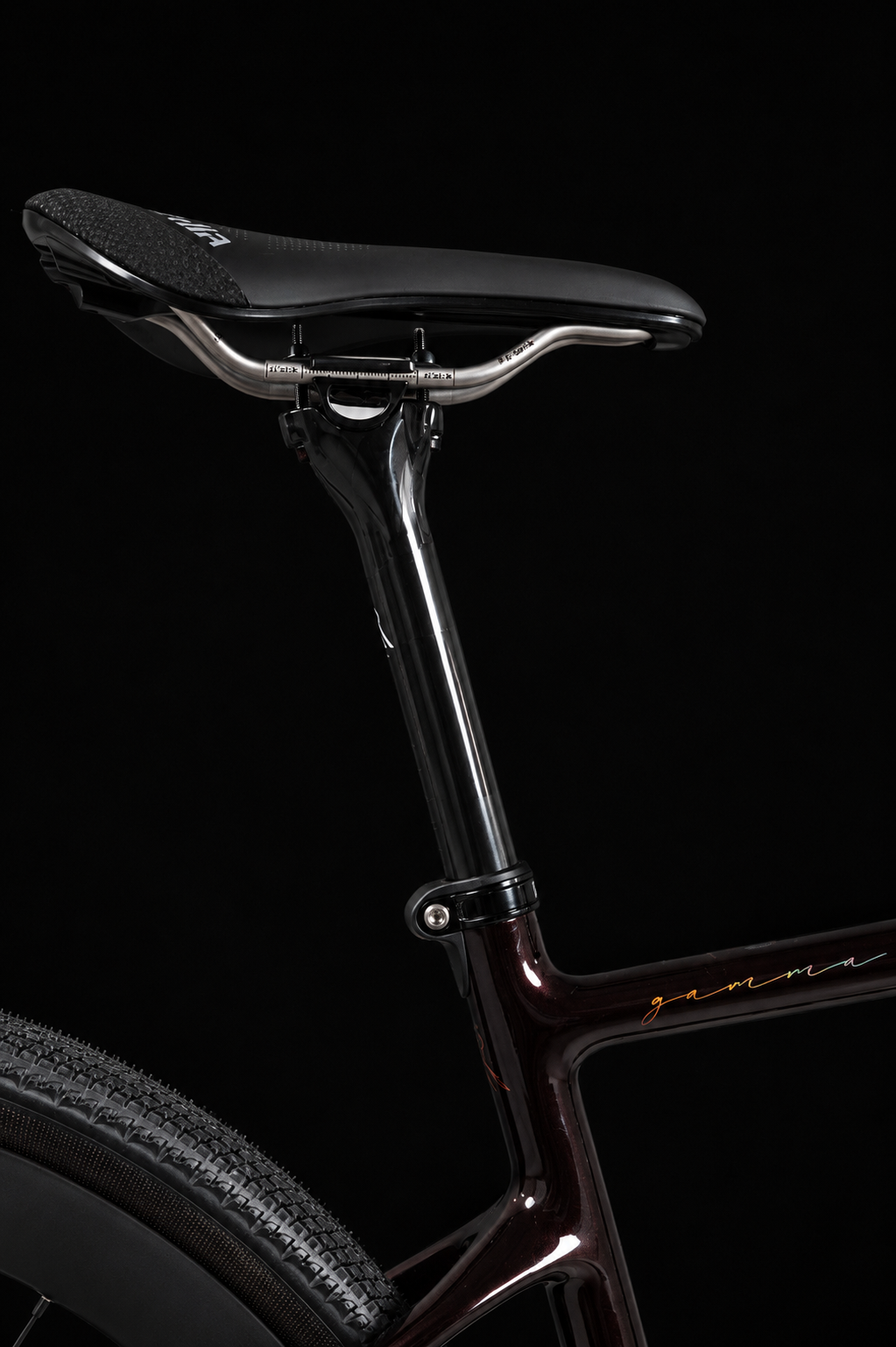 ANGEL Gamma carbon gravel bike with carbon seatpost and performance saddle