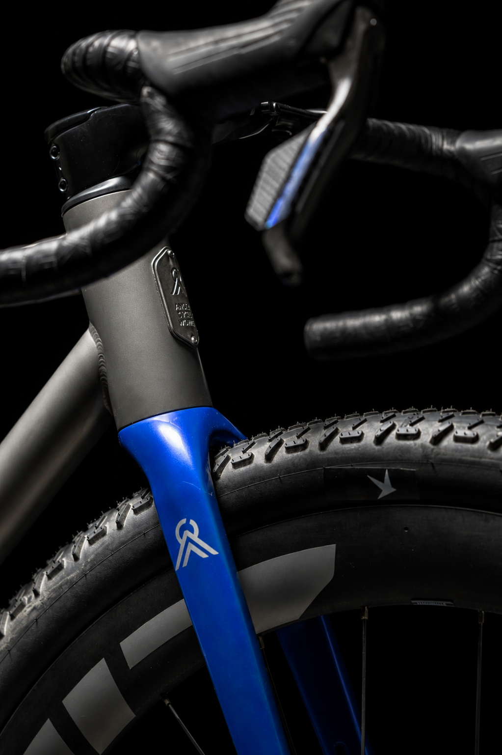 ANGEL Element carbon gravel fork, titanium head tube and front wheel