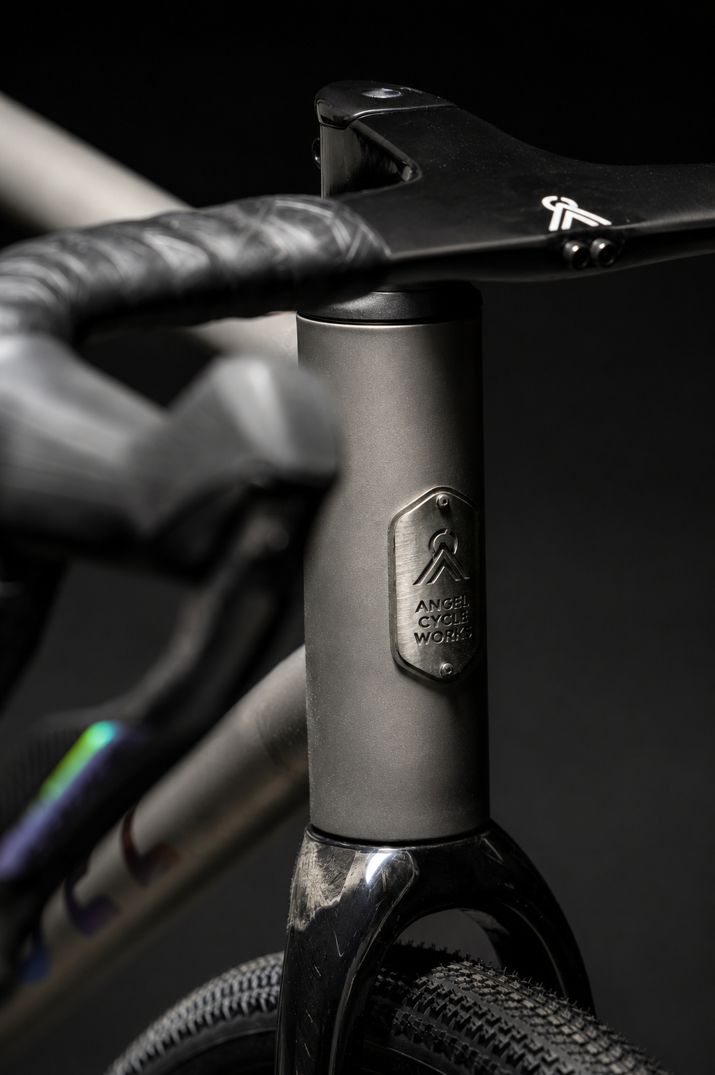 ANGEL Miracle bespoke titanium gravel frame with integrated carbon cockpit