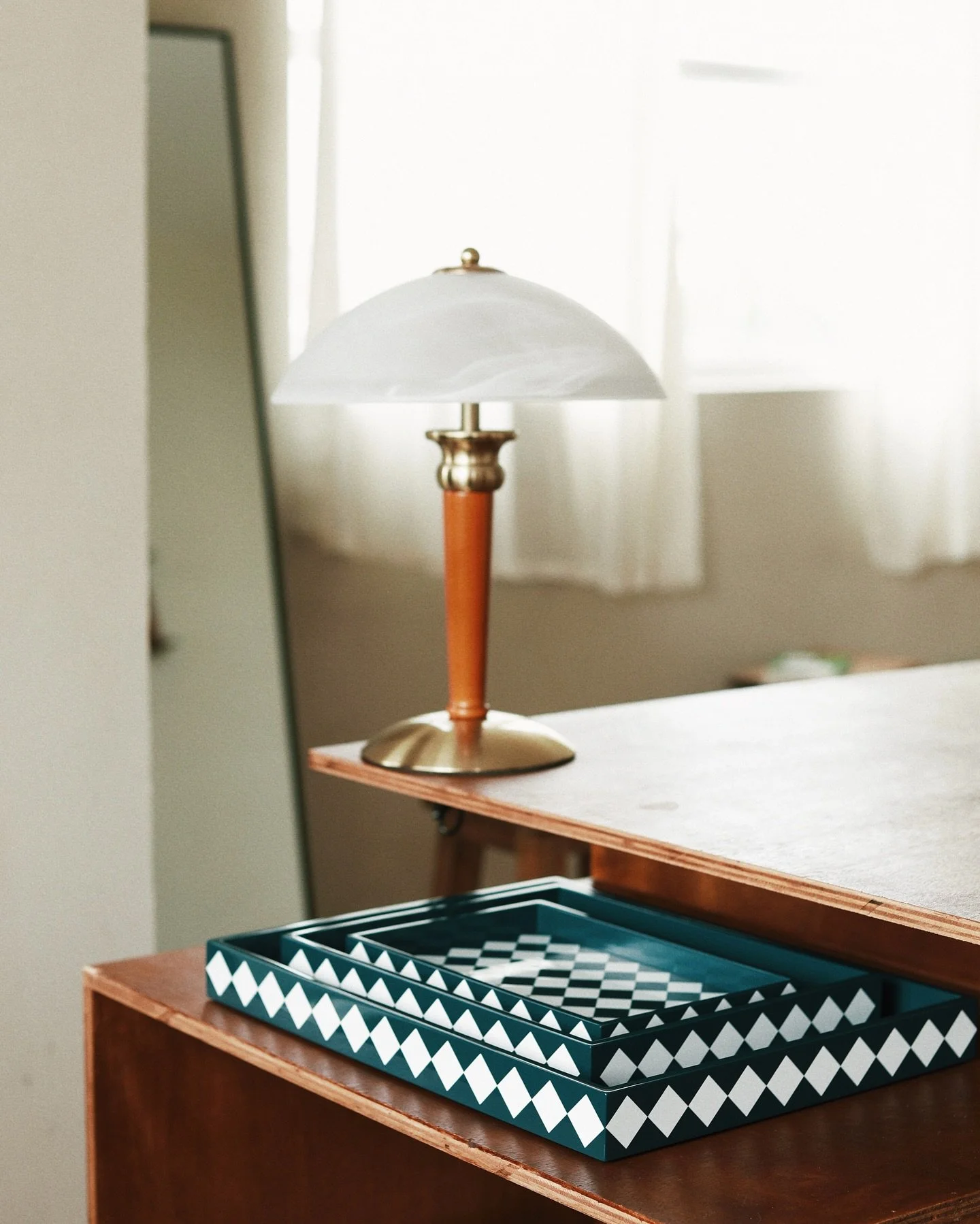 A symphony in deep indigo.
📷： @vivianewithae 
-
#vinidec #vinidechome #interior #homedecor #decor #homeaccesories #design #tray #icebucket #homeware #lifestyle #homeaesthetic