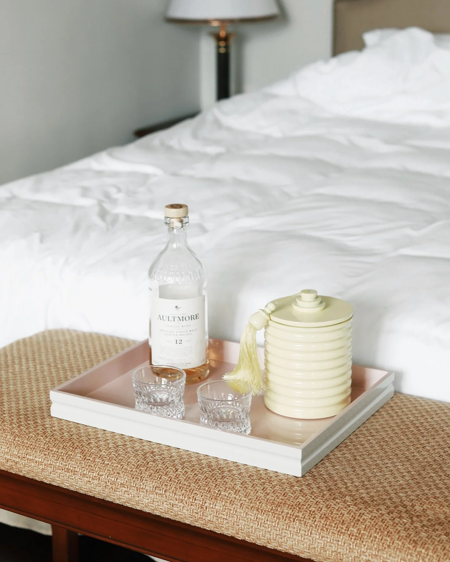 Subtle yet uplifting, our butter yellow pieces bring a gentle glow to any space 🧈 

📷： @vivianewithae 

#vinidec #vinidechome #interior #homedecor #decor #homeaccesories #design #tray #icebucket #homeware #lifestyle #homeaesthetic