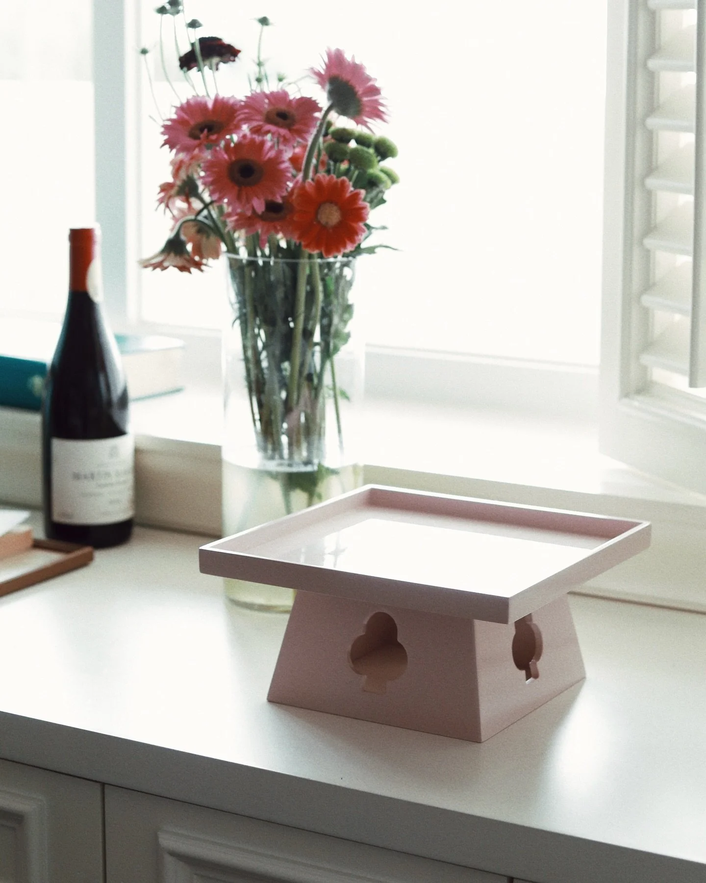 Romance, reimagined in pink.
📷: @vivianewithae 

#vinidec #vinidechome #interior #homedecor #decor #homeaccesories #design #tray #icebucket #homeware #lifestyle #homeaesthetic