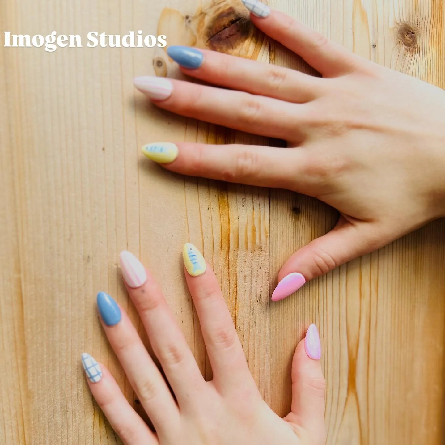 Beautiful nails 💅 you can purchase a set by DMs!!