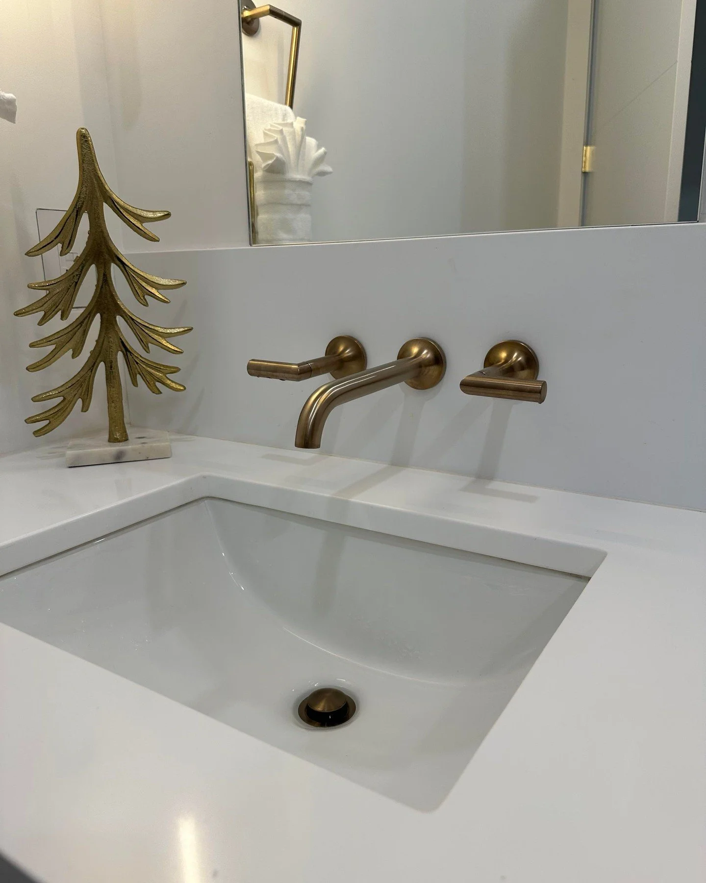 🚿✨ Want to Upgrade Your Bathroom Without a Full Remodel?
Sometimes it&rsquo;s not the whole space&hellip; it&rsquo;s the fixtures.

Outdated faucets, showerheads, and handles can make your bathroom feel older than it actually is. Swapping them out i