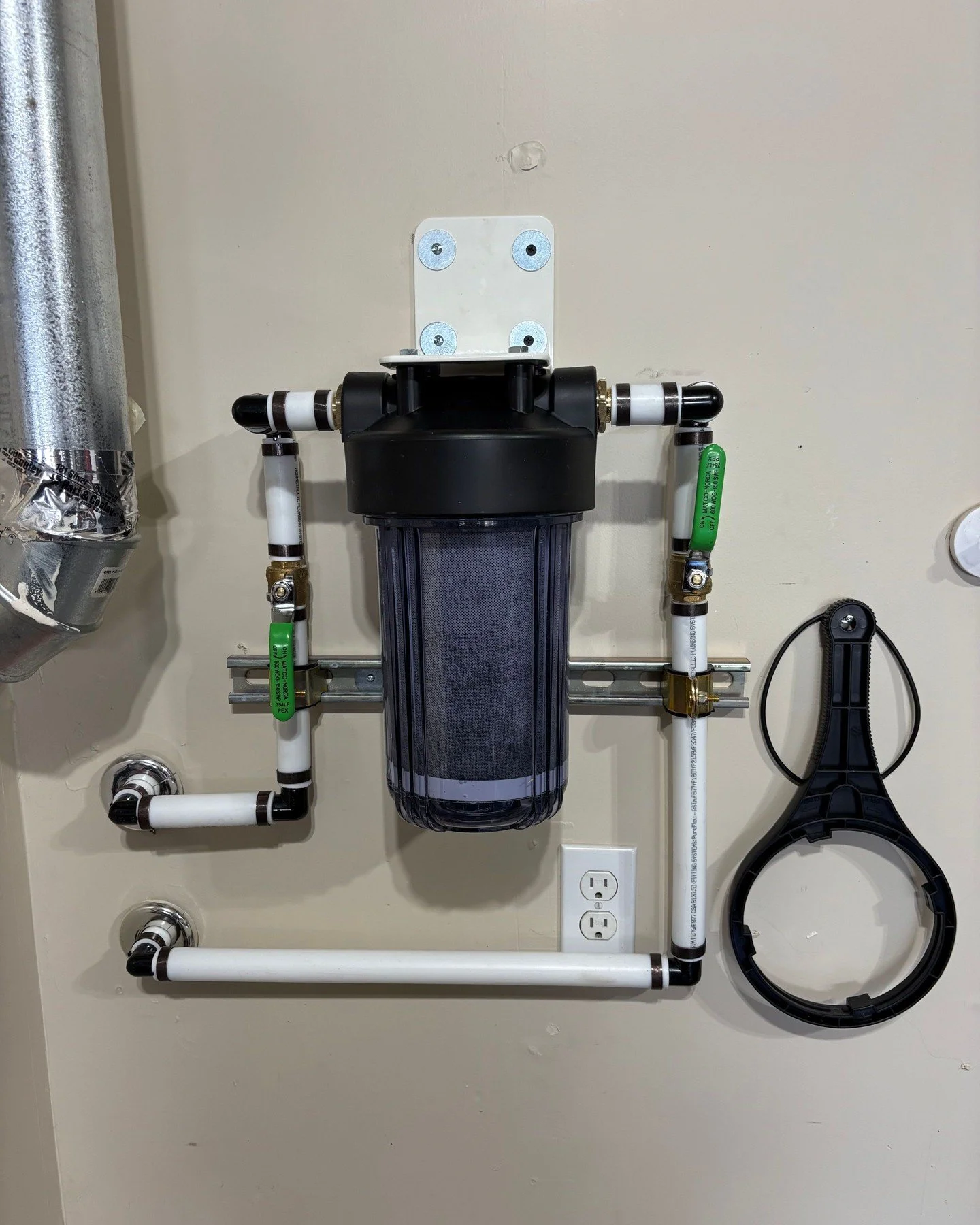 Clean water starts here. 💧

Another clean sediment filter install for a homeowner here in the Treasure Valley. This whole home filtration system helps catch dirt, sand, rust, and debris before it reaches your plumbing, fixtures, appliances, and wate