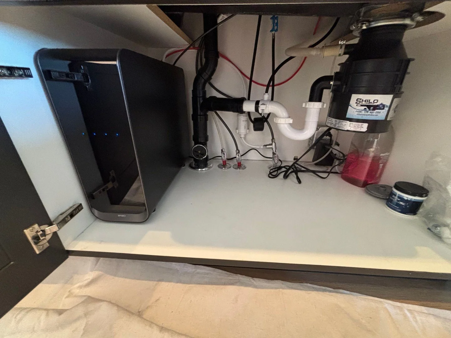 Happy Friday from CTA Plumbing 100 💧🙌

This customer upgraded to a brand-new tankless reverse osmosis system and is officially saying goodbye to bulky tanks and hello to cleaner, fresher water on demand 👏

Why homeowners are loving tankless RO sys