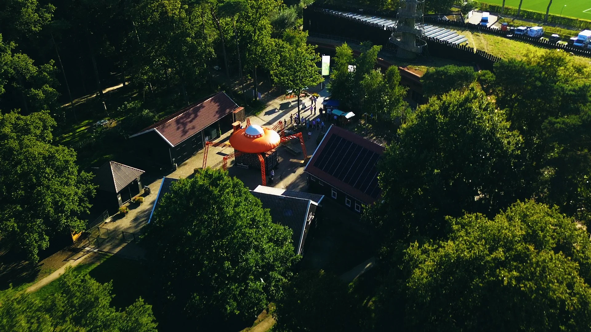 DCA 10 JAAR FRAME 9.jpg