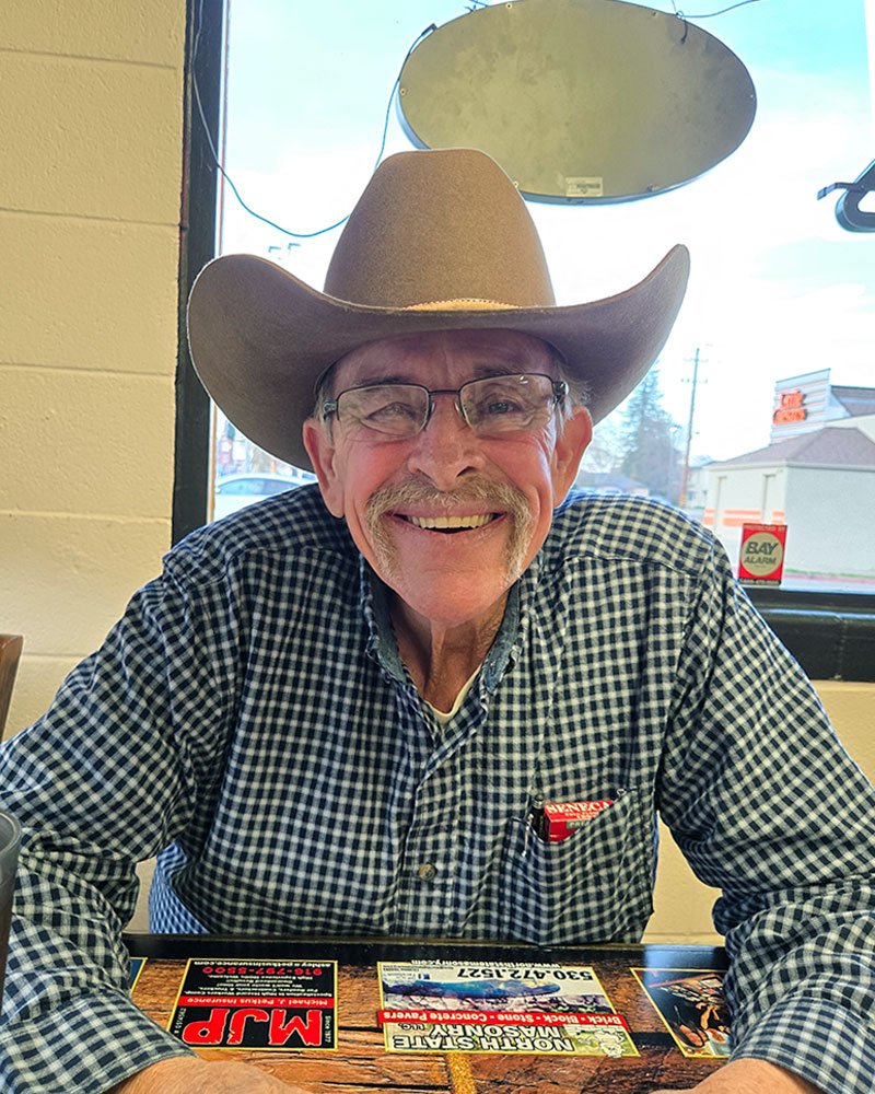 Bob Strawn's obituary photo of him sitting at a diner in Redding across the table from the photographer