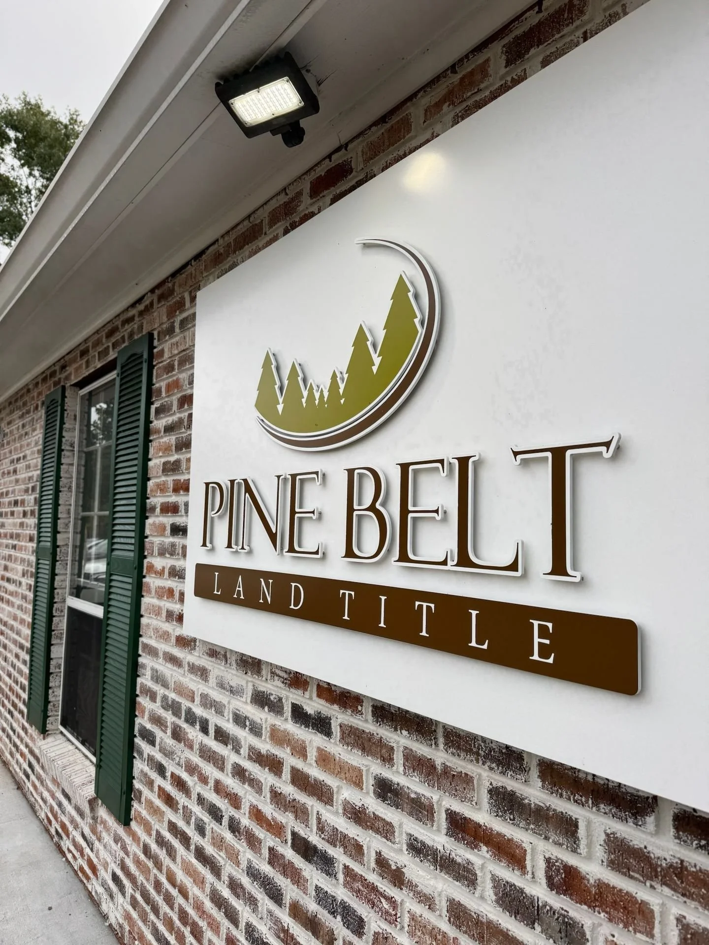 Every great closing story starts right here. 🏡 Our sign represents the trust and experience our team has built with Mississippi families and businesses. From your first visit to the final signature, we&rsquo;re here to make the process smooth, profe