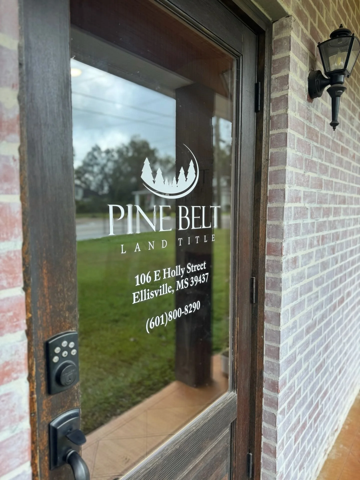 Your trusted title company is right here in Ellisville, Mississippi. 🏡 The Pine Belt Land Title team provides expert real estate closing services, title searches, and escrow assistance for home buyers, sellers, lenders, and realtors throughout Jones