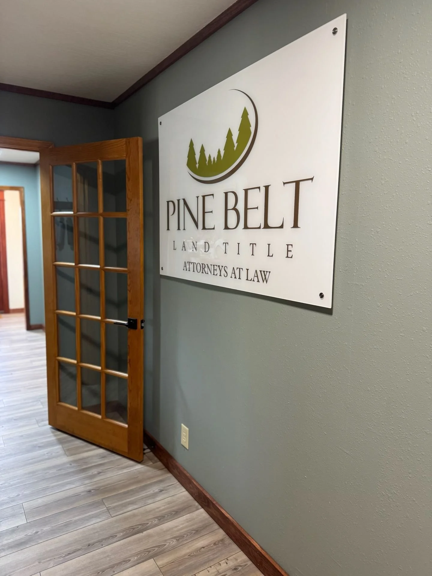 At Pine Belt Land Title, we take pride in helping Mississippians close with confidence. 🏡 From title searches and escrow services to final signatures on closing day, our experienced team works hard to make every real estate transaction smooth and se