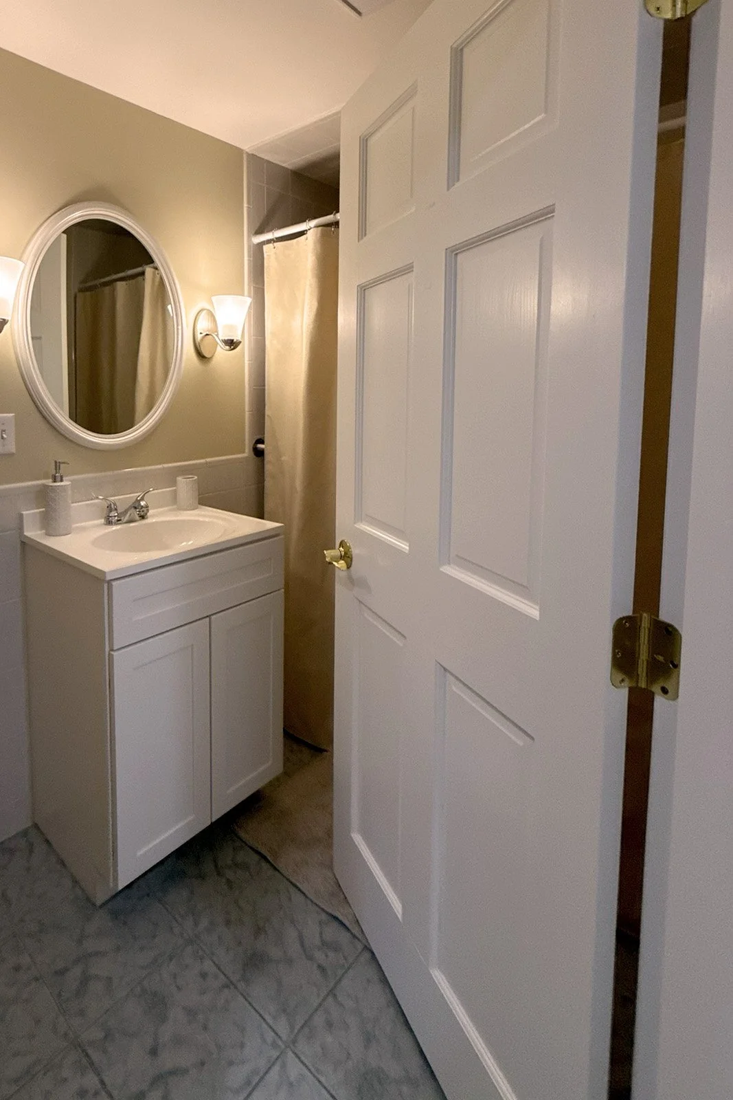 br1-bath.jpg