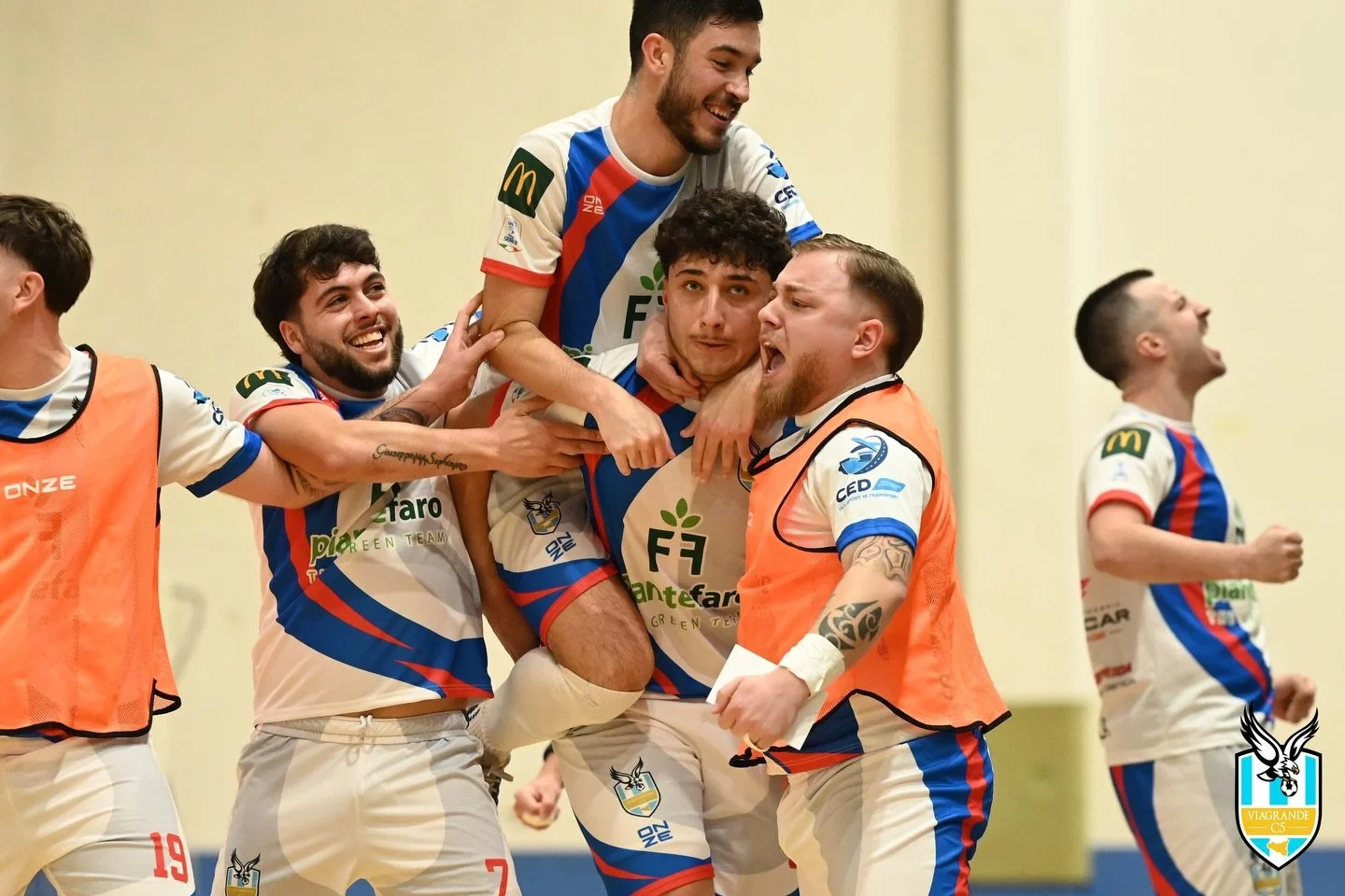 📸 Match di ieri.
Dentro il campo si vede tutto: unione, sacrificio e voglia di stare insieme.

🙏 @davidedemaidaph per aver immortalato questi momenti