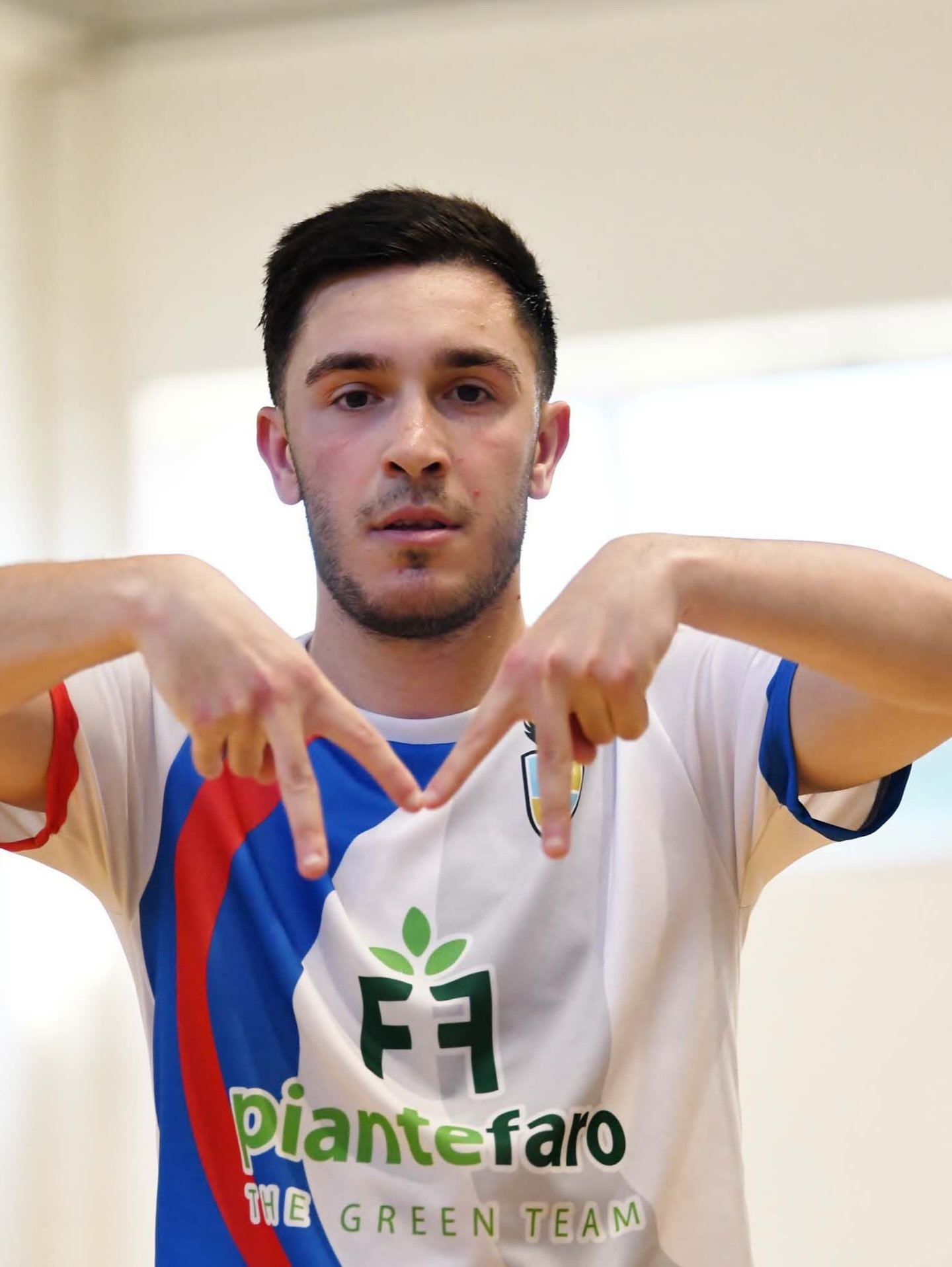 Dieci scatti. 
Un solo obiettivo.

La salvezza non &egrave; ancora nostra, ma la voglia di prendercela s&igrave;.

Negli occhi, nei contrasti, in ogni esultanza: c&rsquo;&egrave; un Viagrande che non molla.

Sabato prossimo si torna a combattere. 
Ul