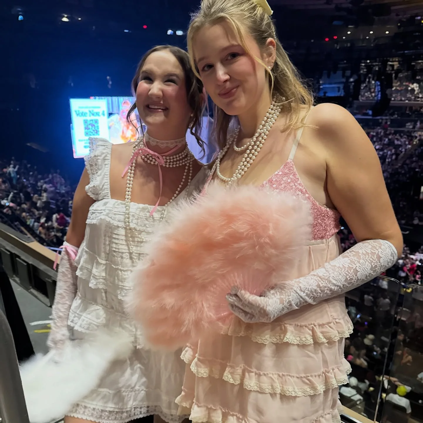 moments from last night @sabrinacarpenter